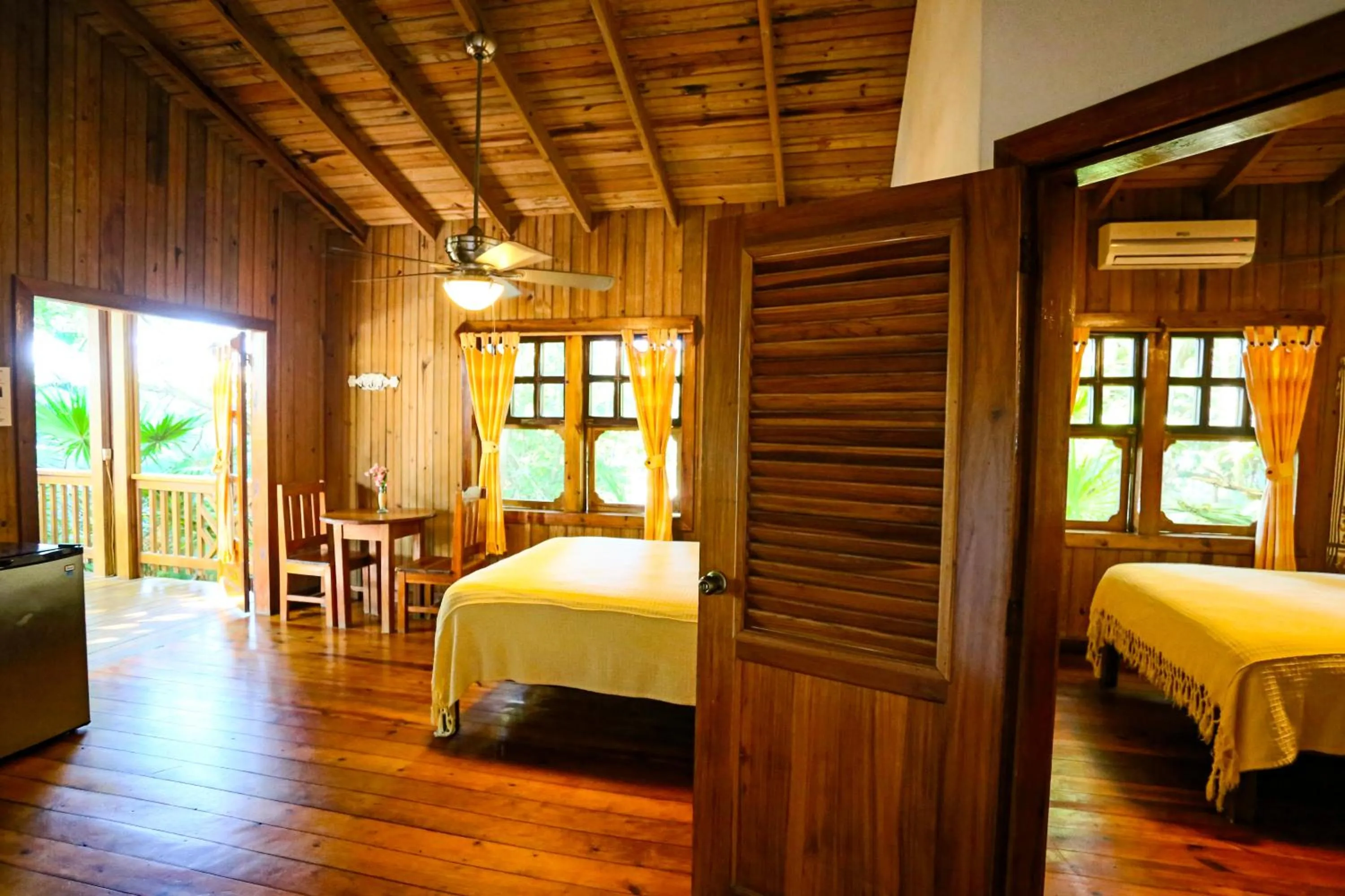 Kitchen or kitchenette, Bed in Posada Arco Iris, West End