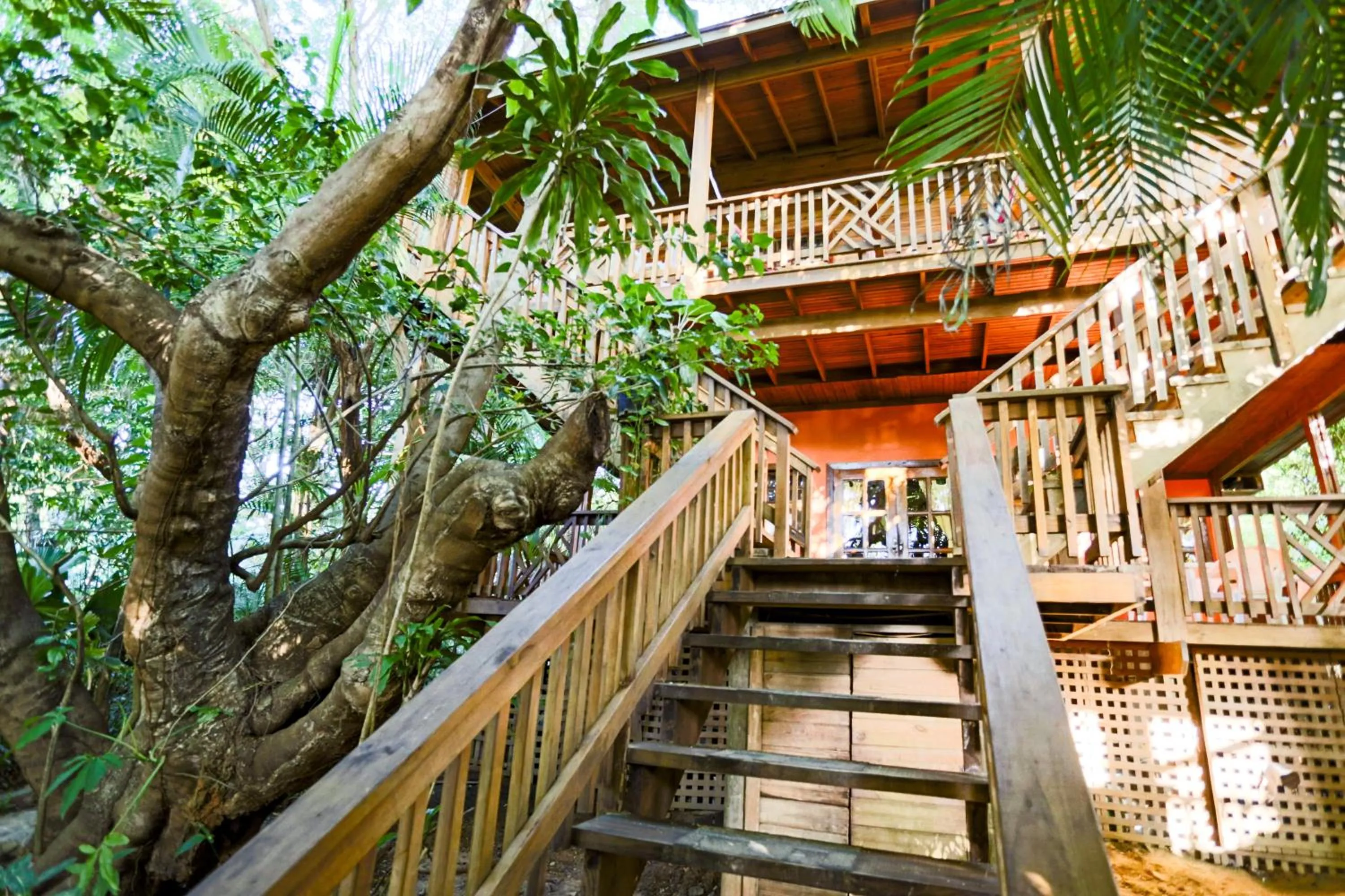 Posada Arco Iris, West End