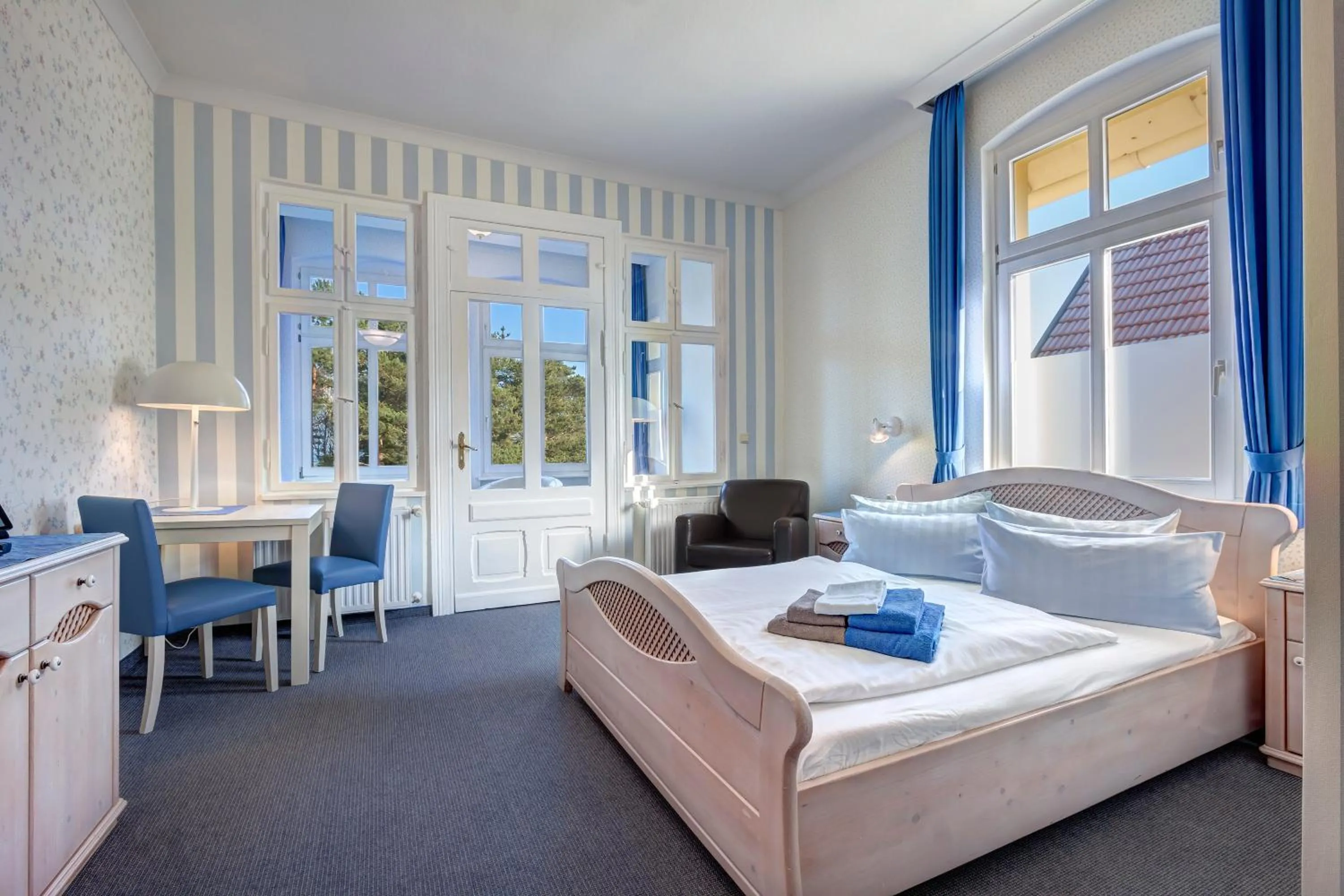 Photo of the whole room, Bed in Hotel Villa Seeschlößchen