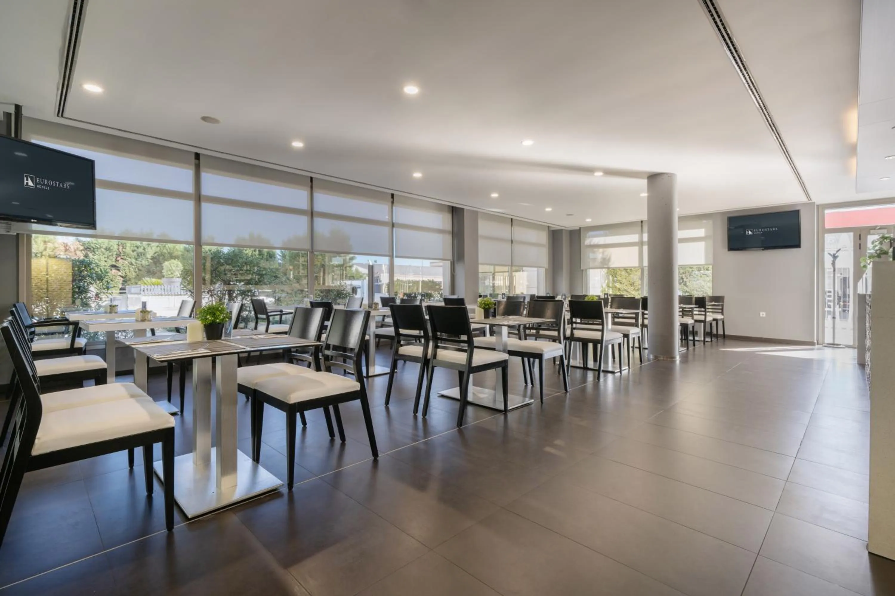 Restaurant/places to eat in Eurostars Arenas de Pinto