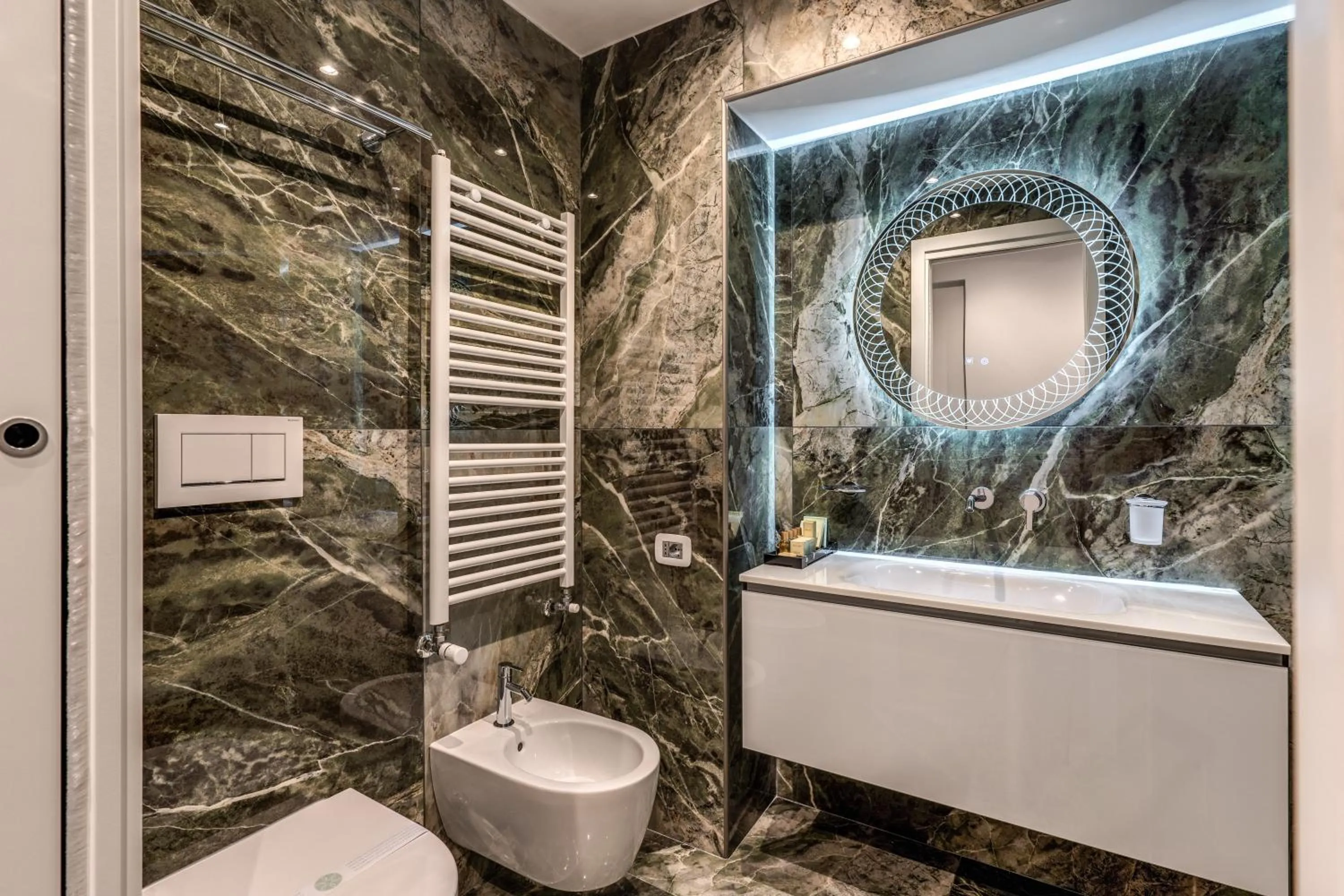 Shower in Rome55 - Piazza di Spagna