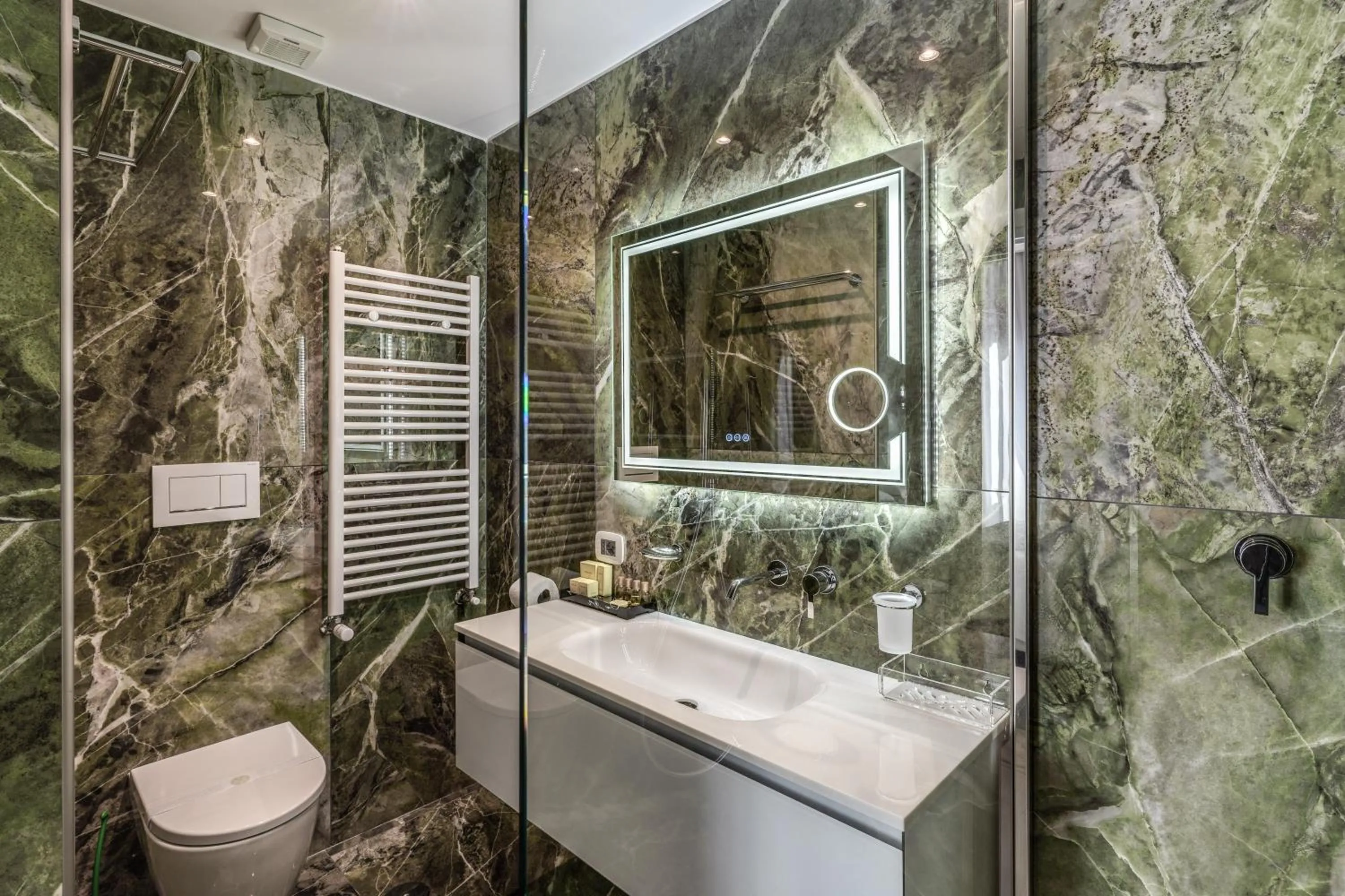 Shower in Rome55 - Piazza di Spagna