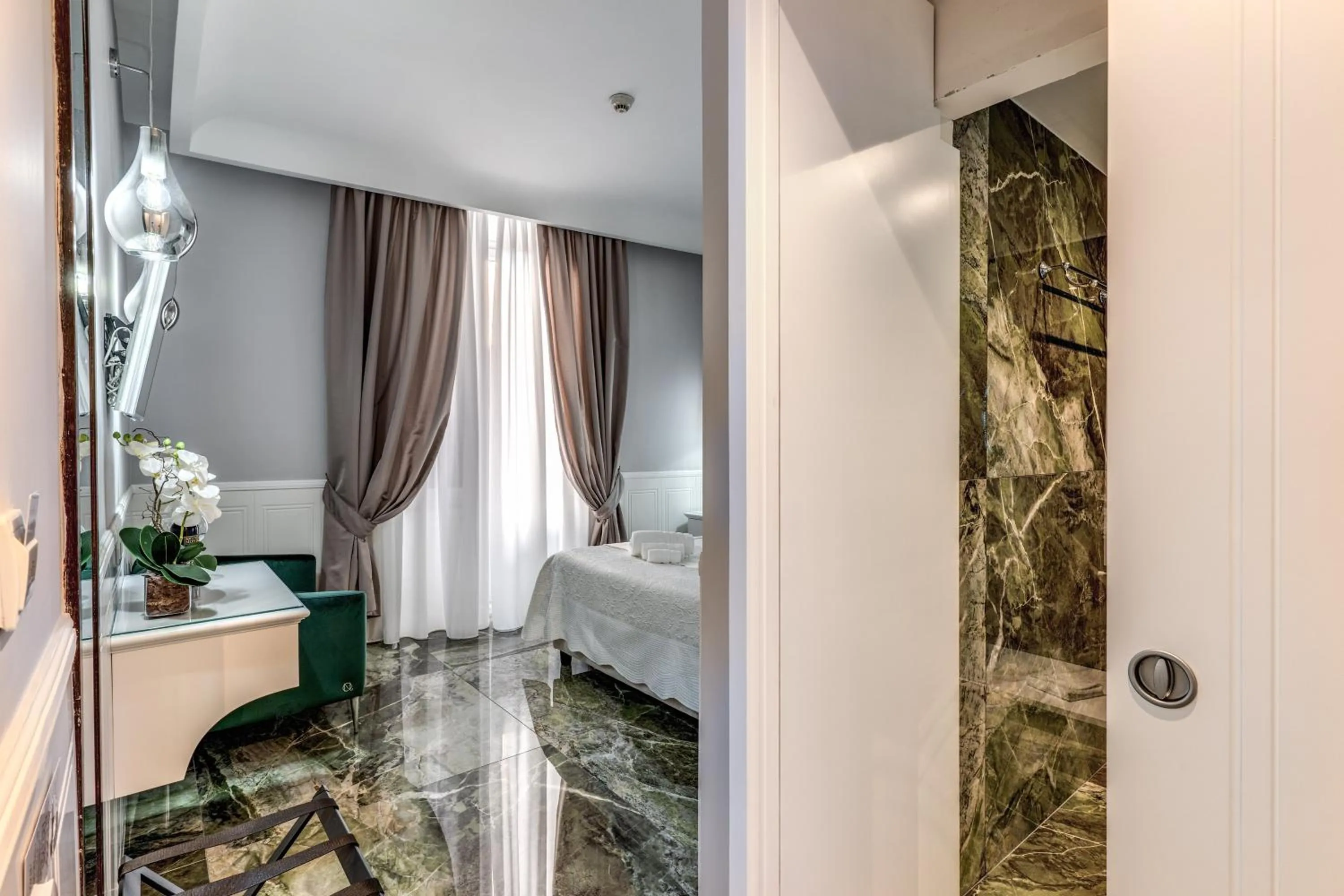 Bedroom, Bed in Rome55 - Piazza di Spagna