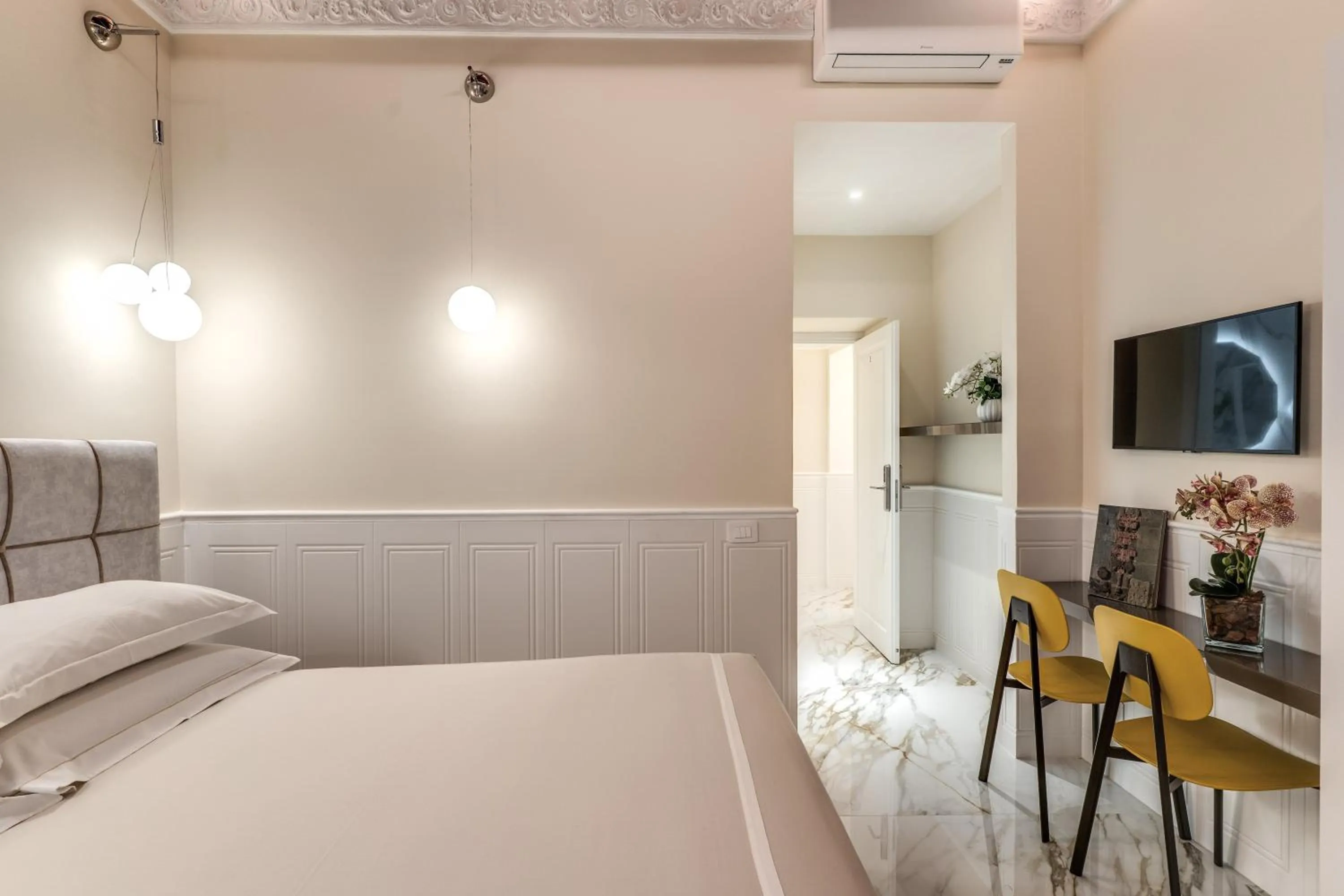 Bedroom, Bed in Rome55 - Piazza di Spagna