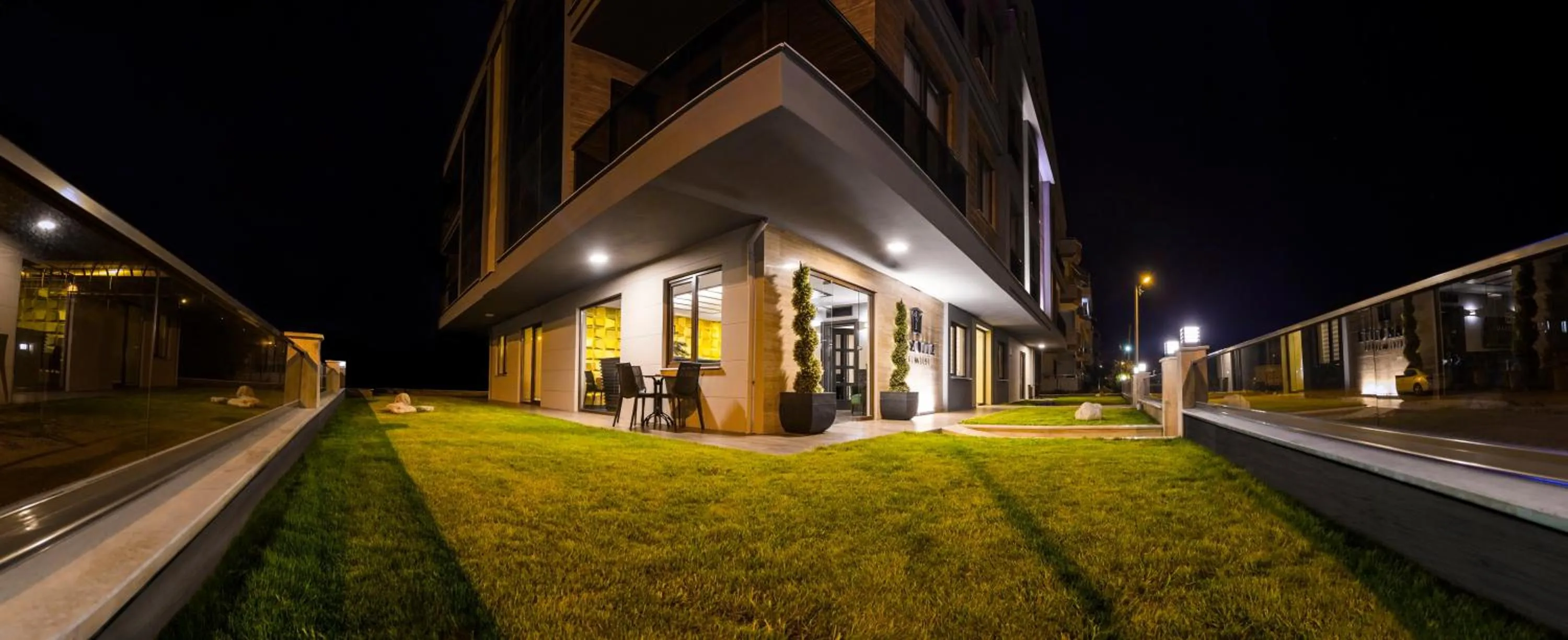 Property building in Maxuite Hotel in Home