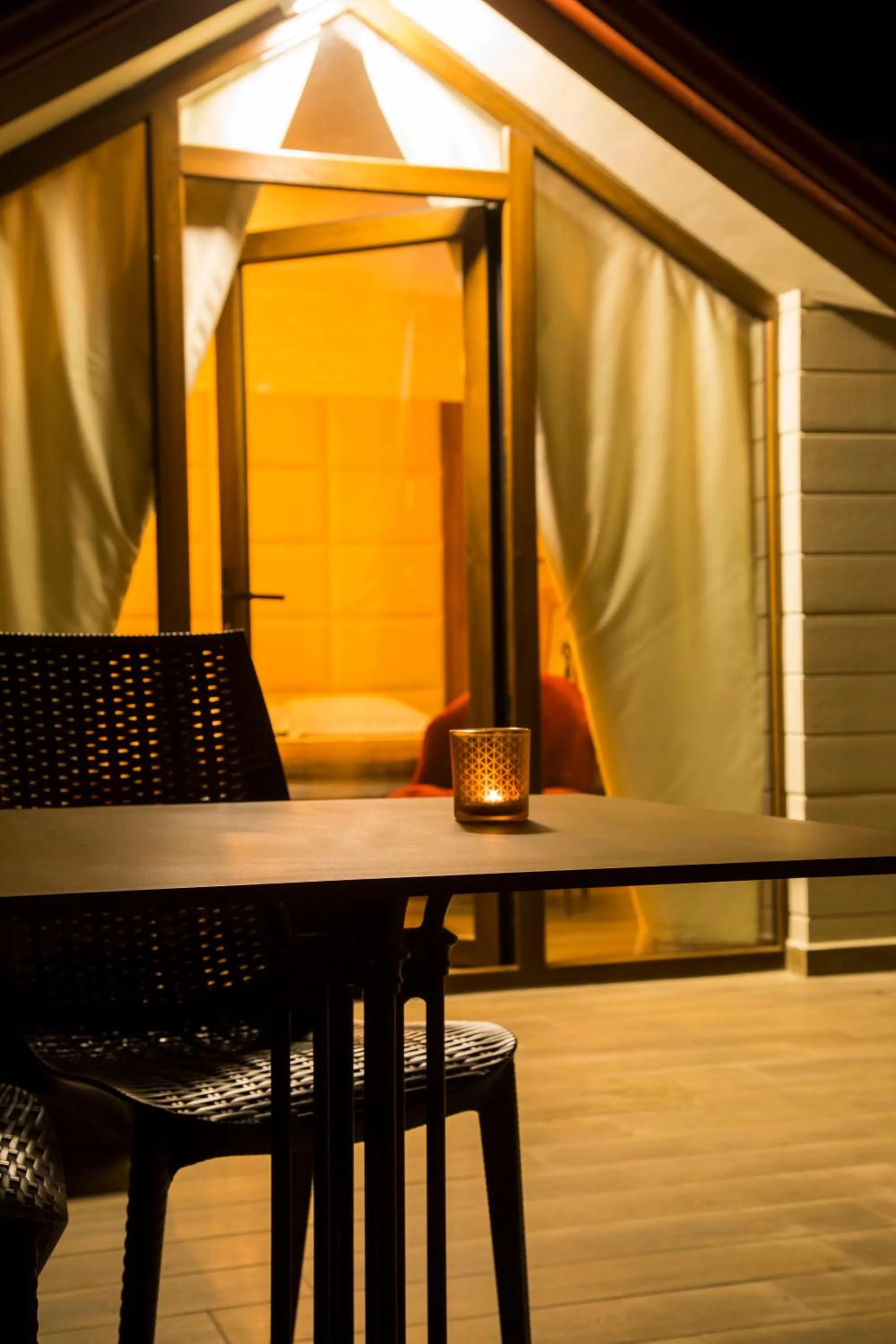 Night in Maxuite Hotel in Home