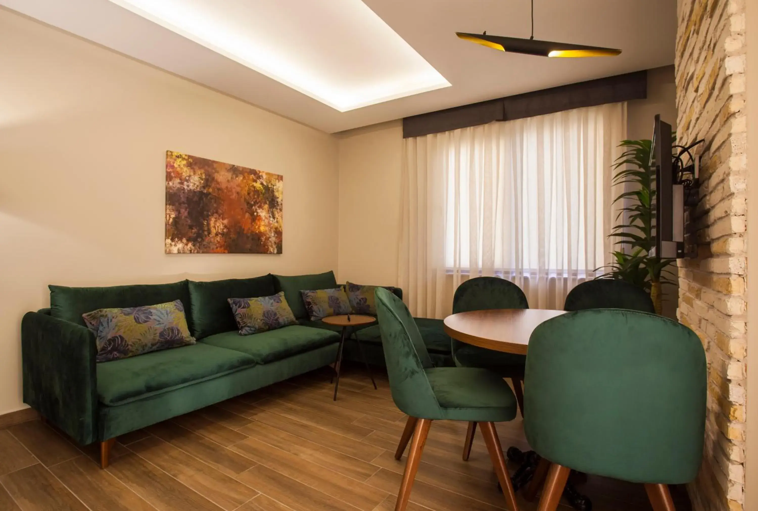 Maxuite Hotel in Home Maxuite Hotel in Home