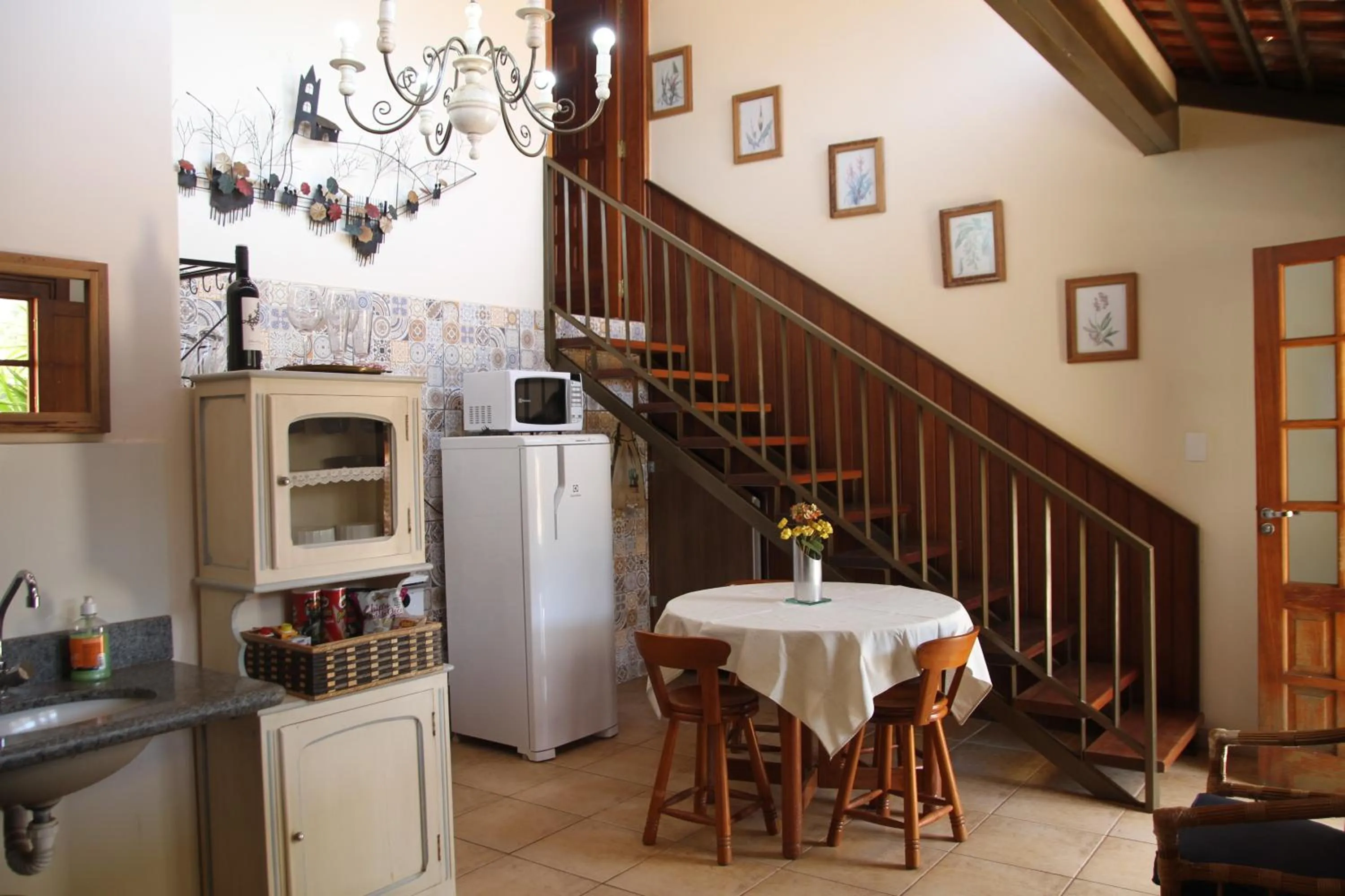 Kitchen or kitchenette in Chalé do Lago