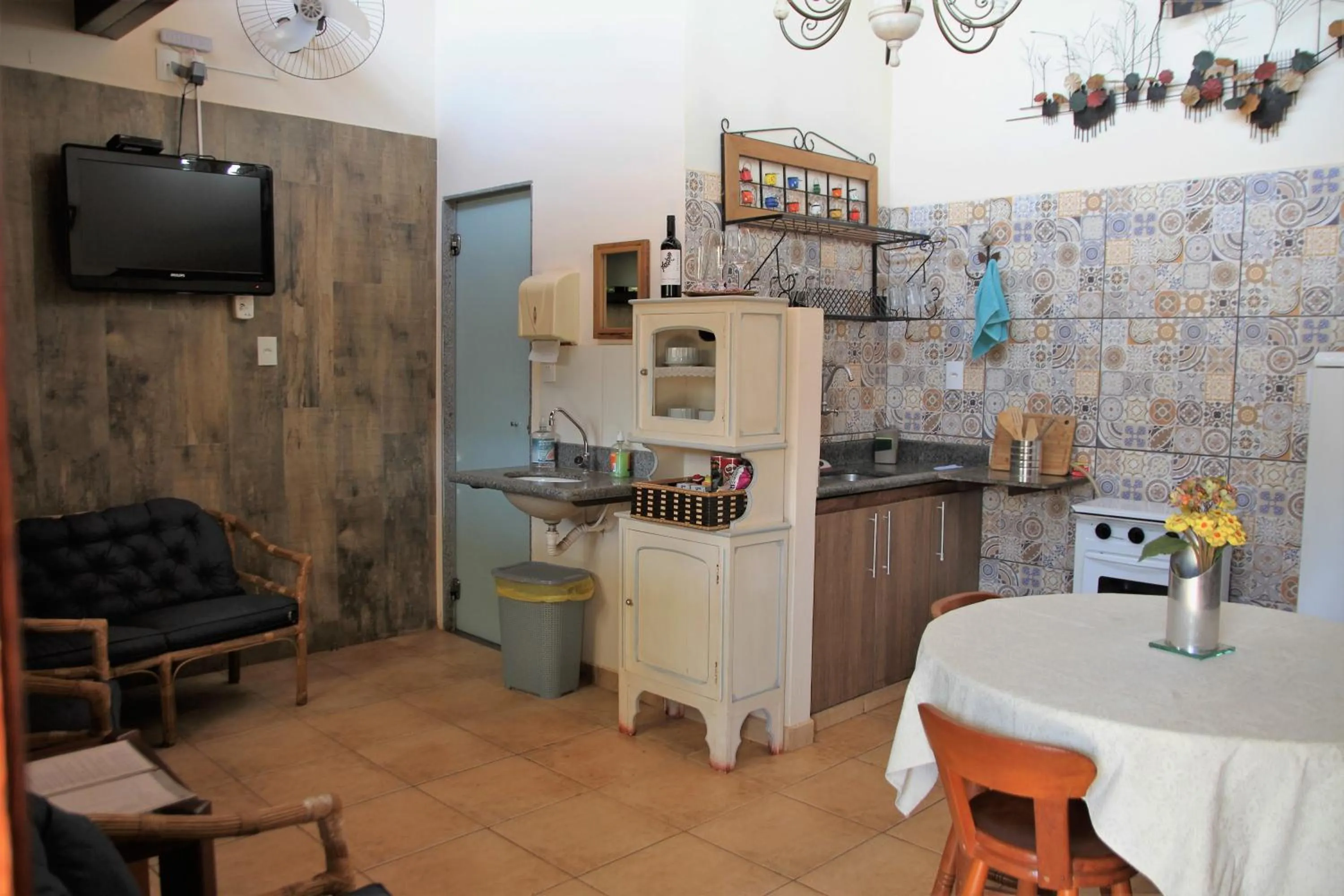 Communal lounge/ TV room in Chalé do Lago