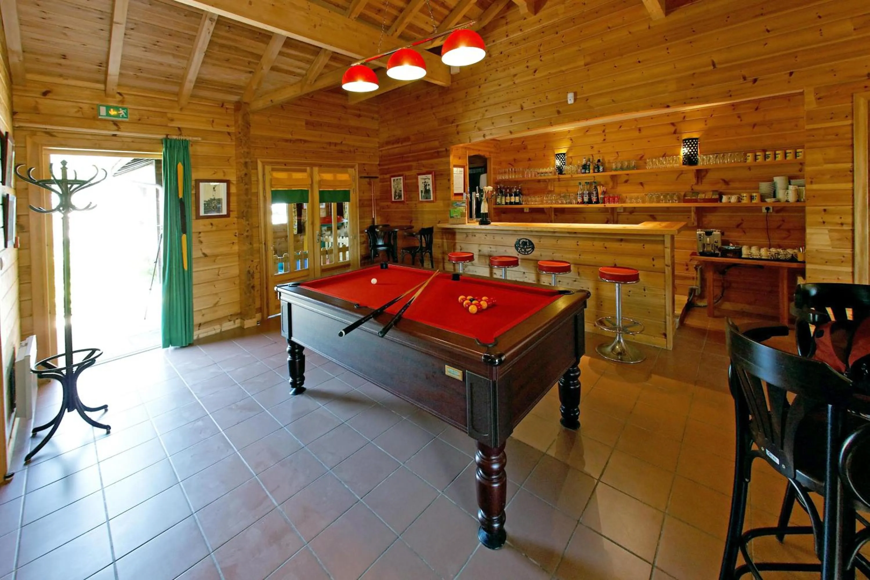 Lounge or bar in Le Village des Monédières