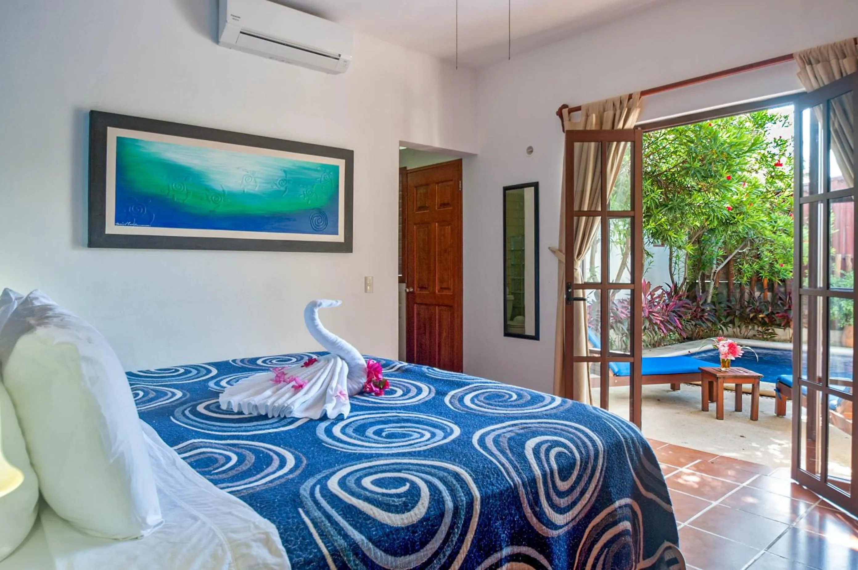 Swimming pool, Bed in Casa Anita - Relaxing Home Steps from the Puerto Morelos Beach