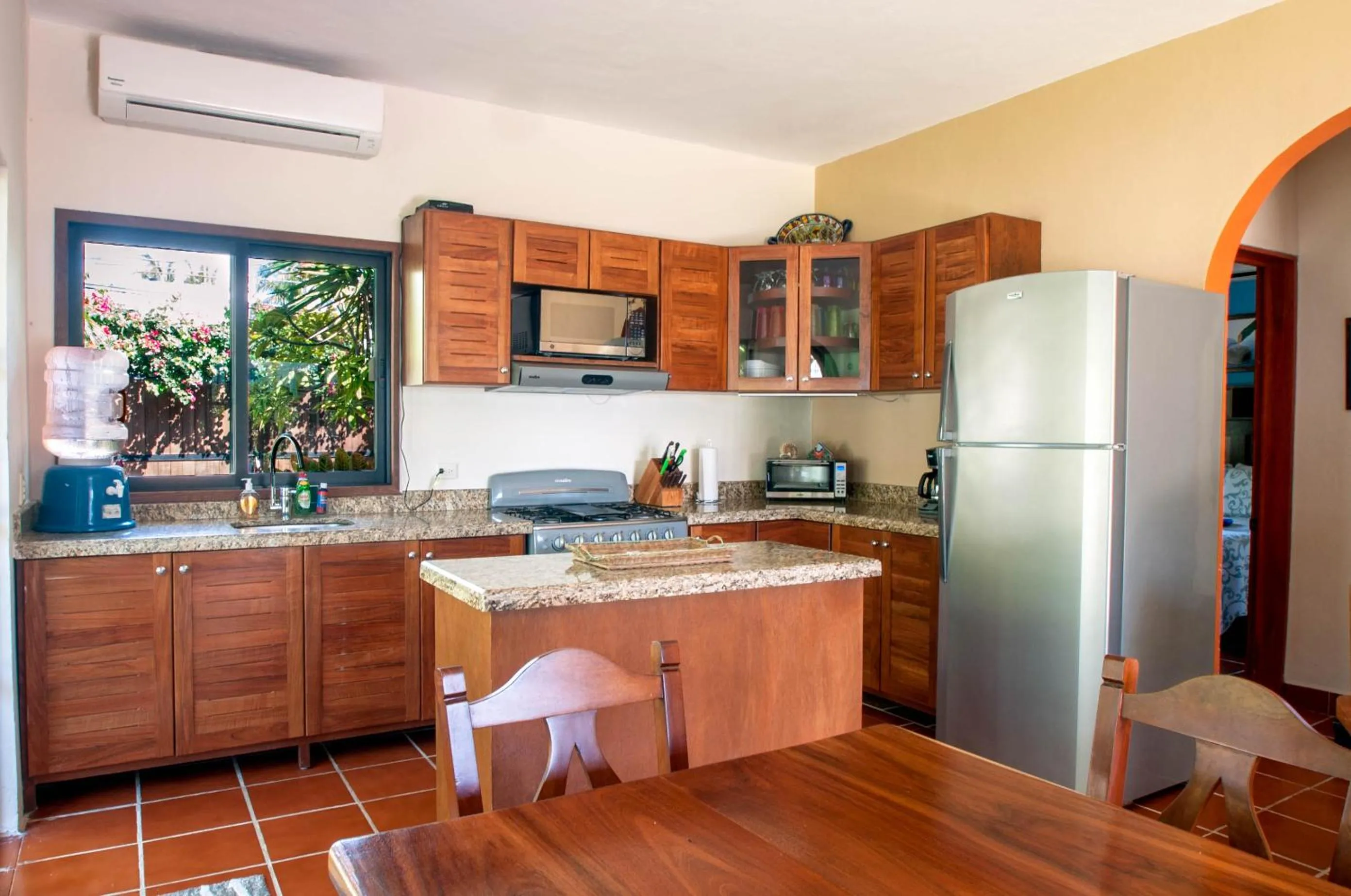 Kitchen or kitchenette in Casa Anita - Relaxing Home Steps from the Puerto Morelos Beach