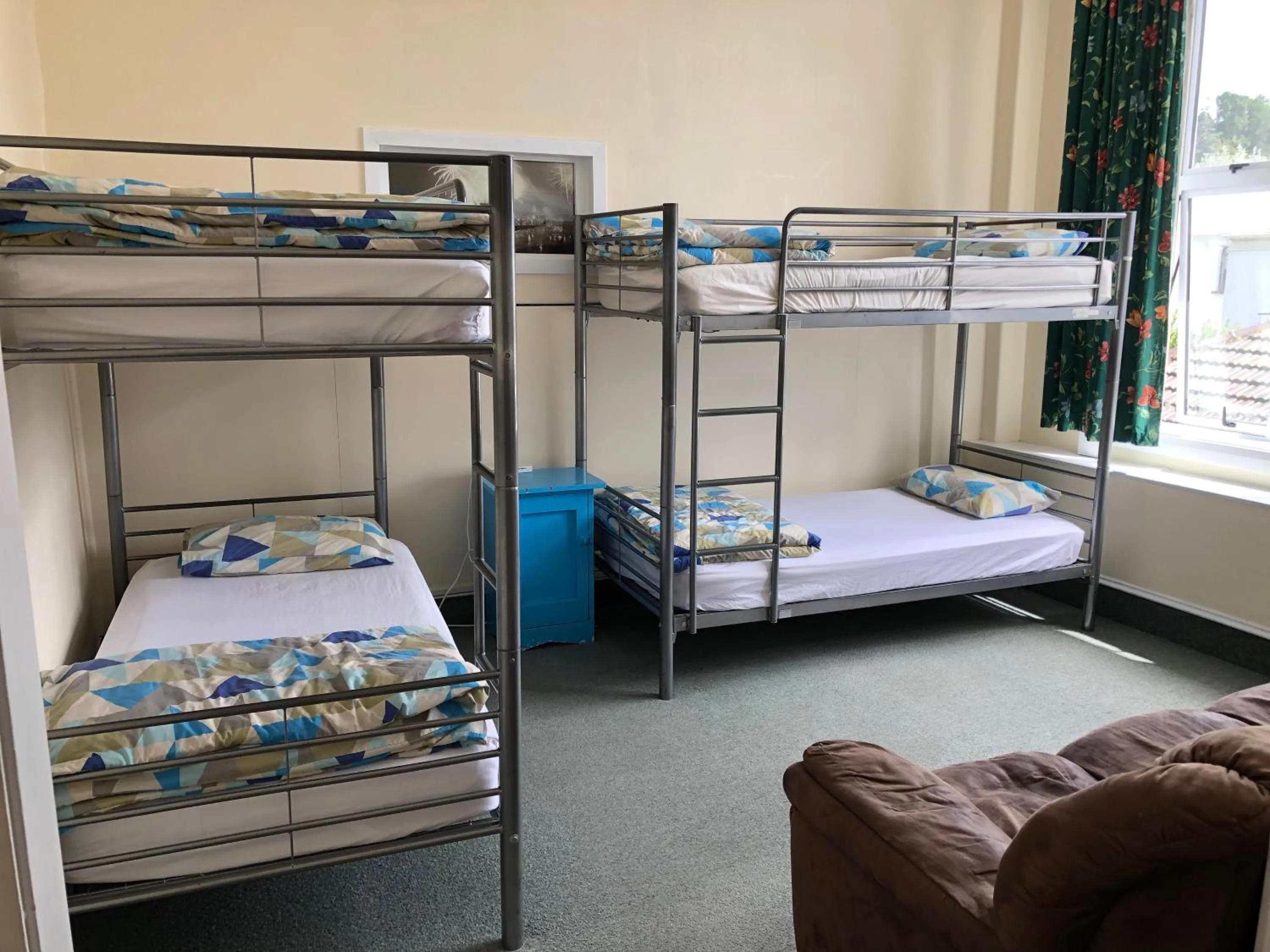 bunk bed, Bed in Chalet Backpackers