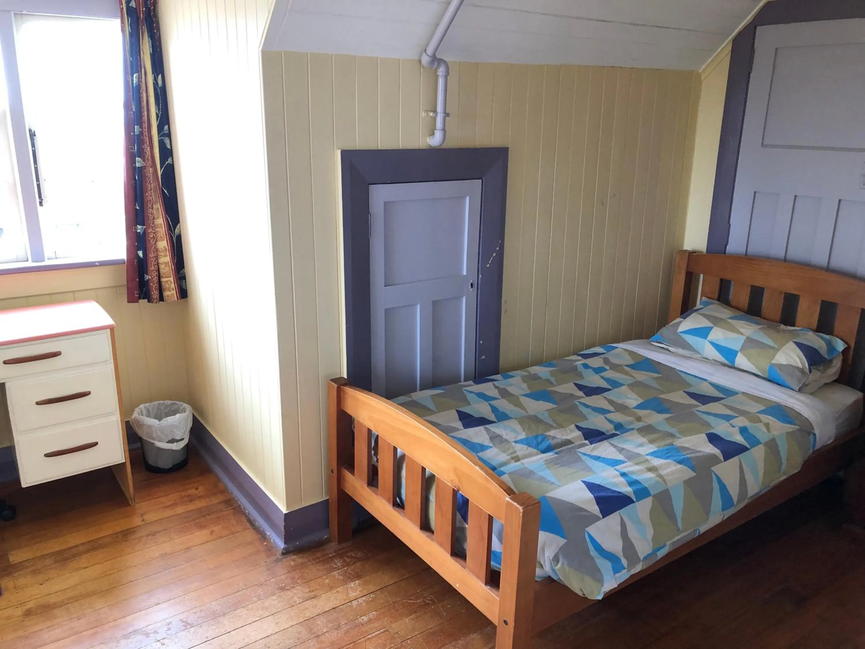 Photo of the whole room, Bed in Chalet Backpackers