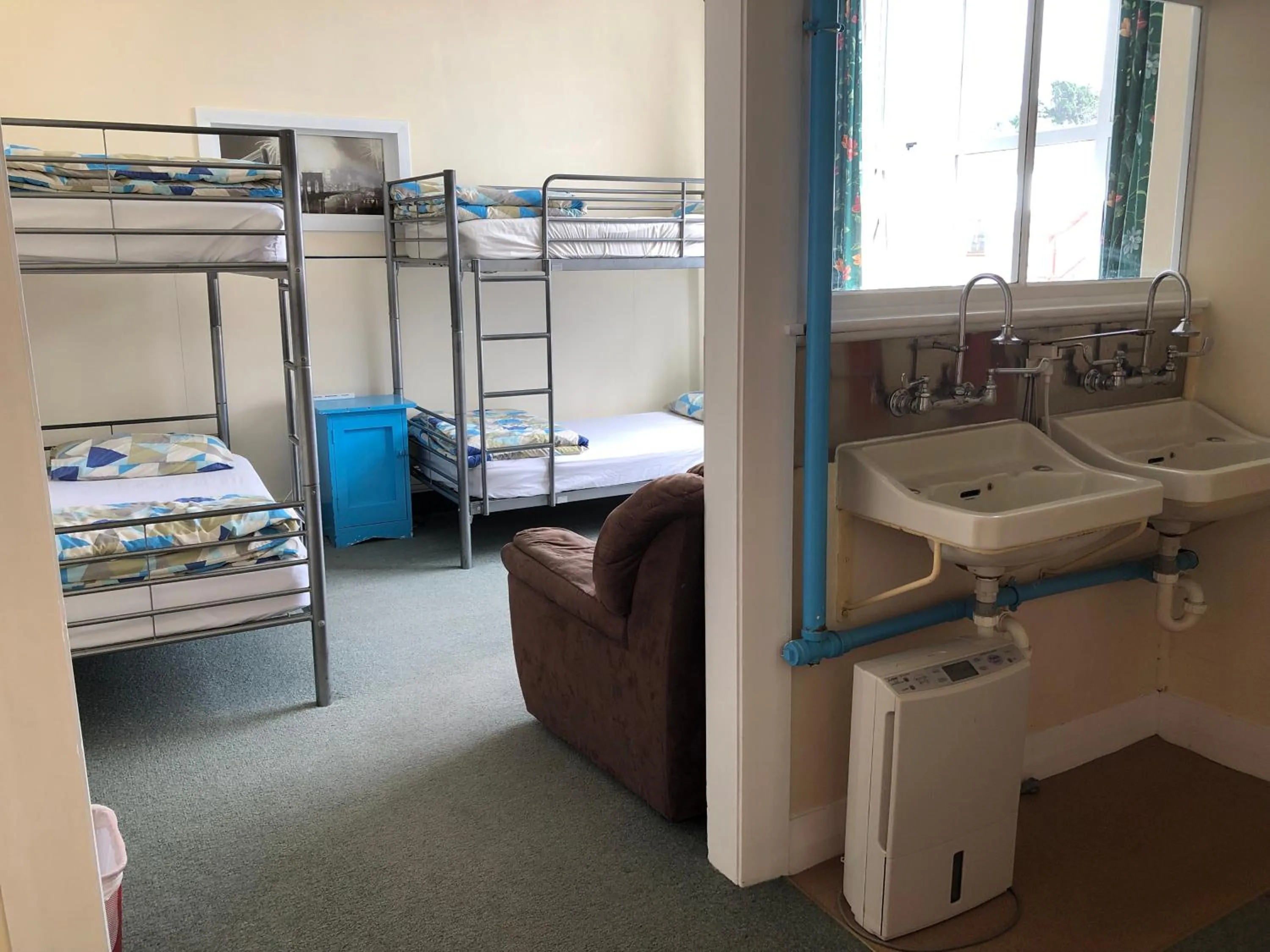 Photo of the whole room, Bed in Chalet Backpackers