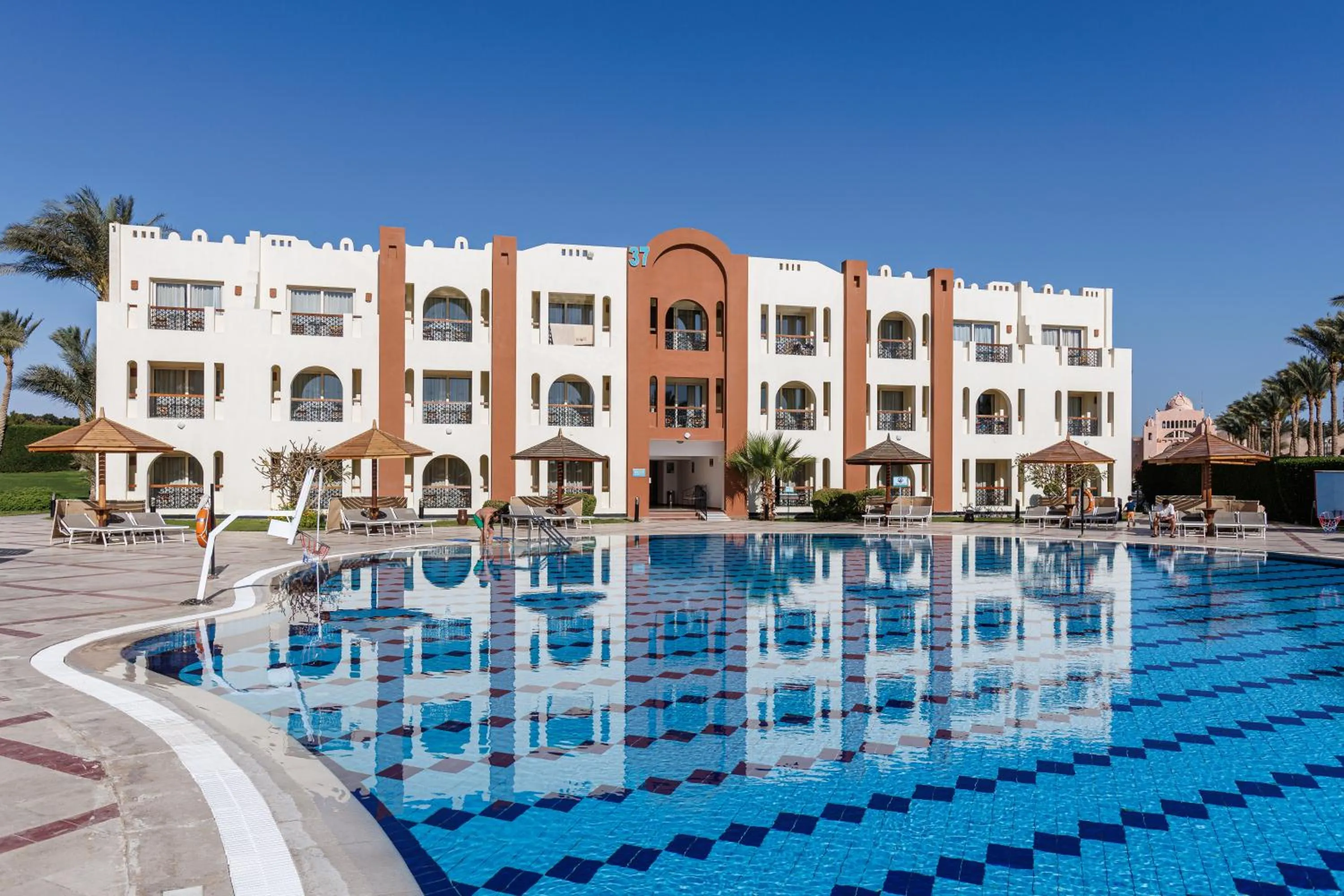 Swimming pool in Sunrise Royal Makadi Resort