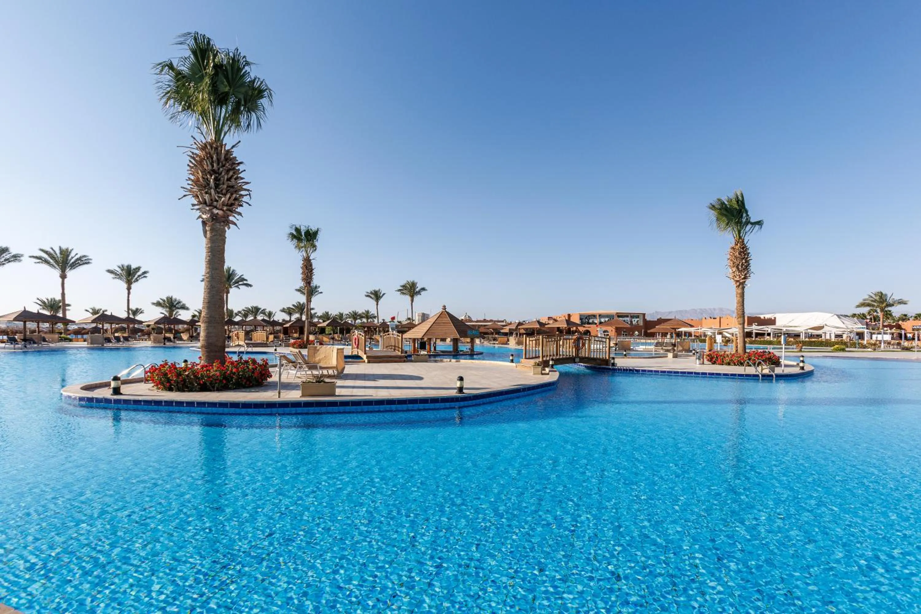 Swimming pool in Sunrise Royal Makadi Resort