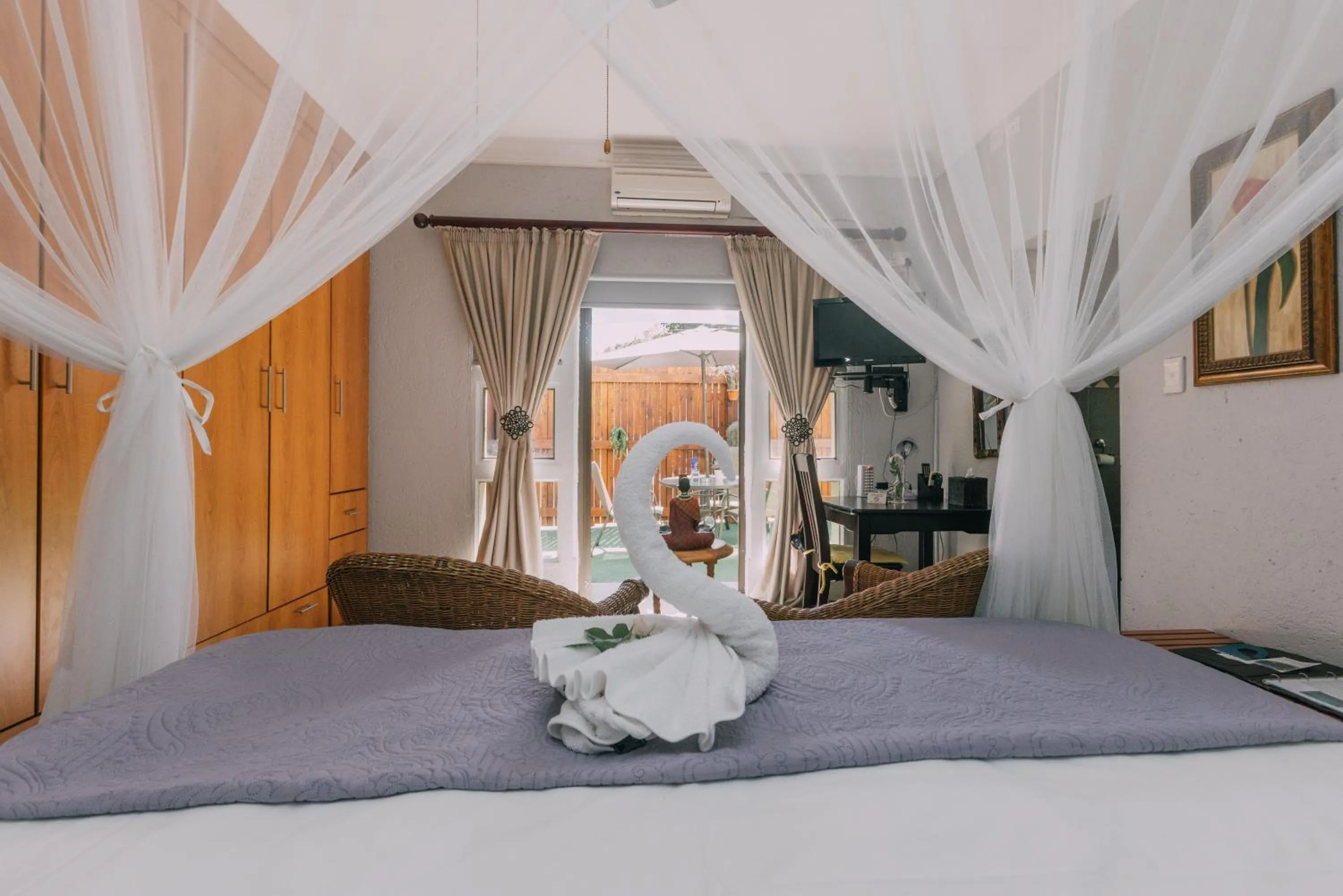 Decorative detail, Bed in Beetleloop Guest House