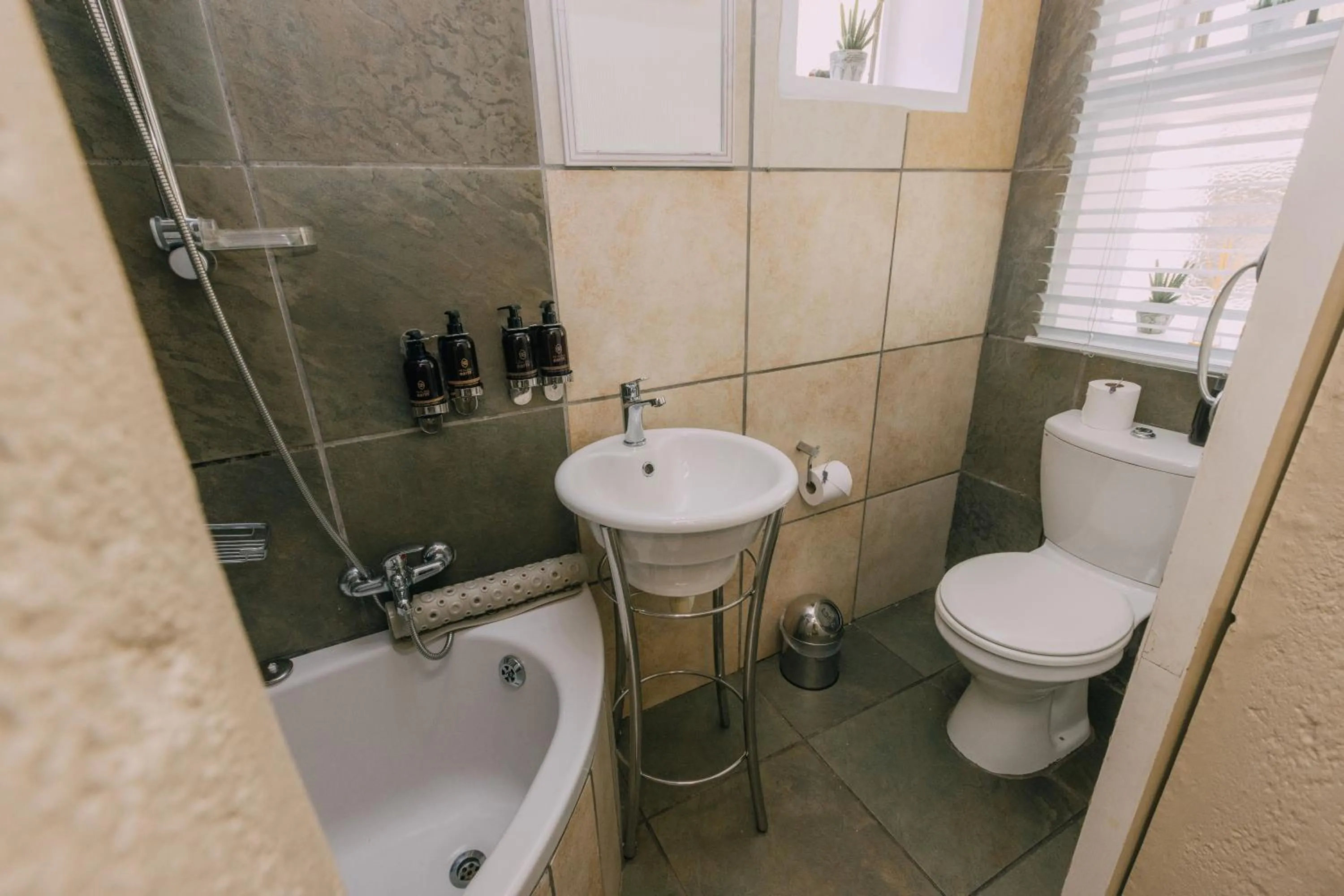 Bathroom in Beetleloop Guest House