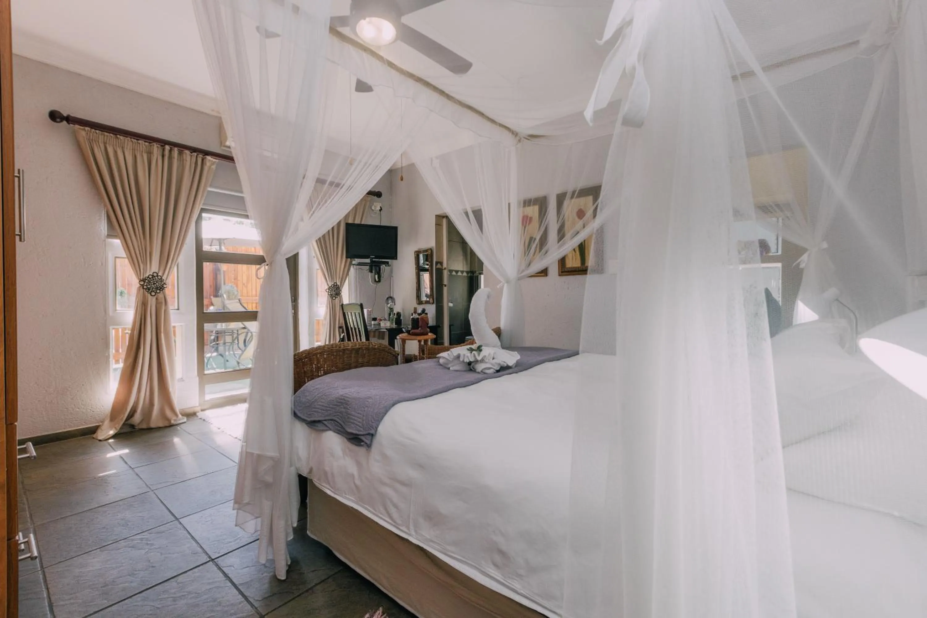 Bedroom, Bed in Beetleloop Guest House