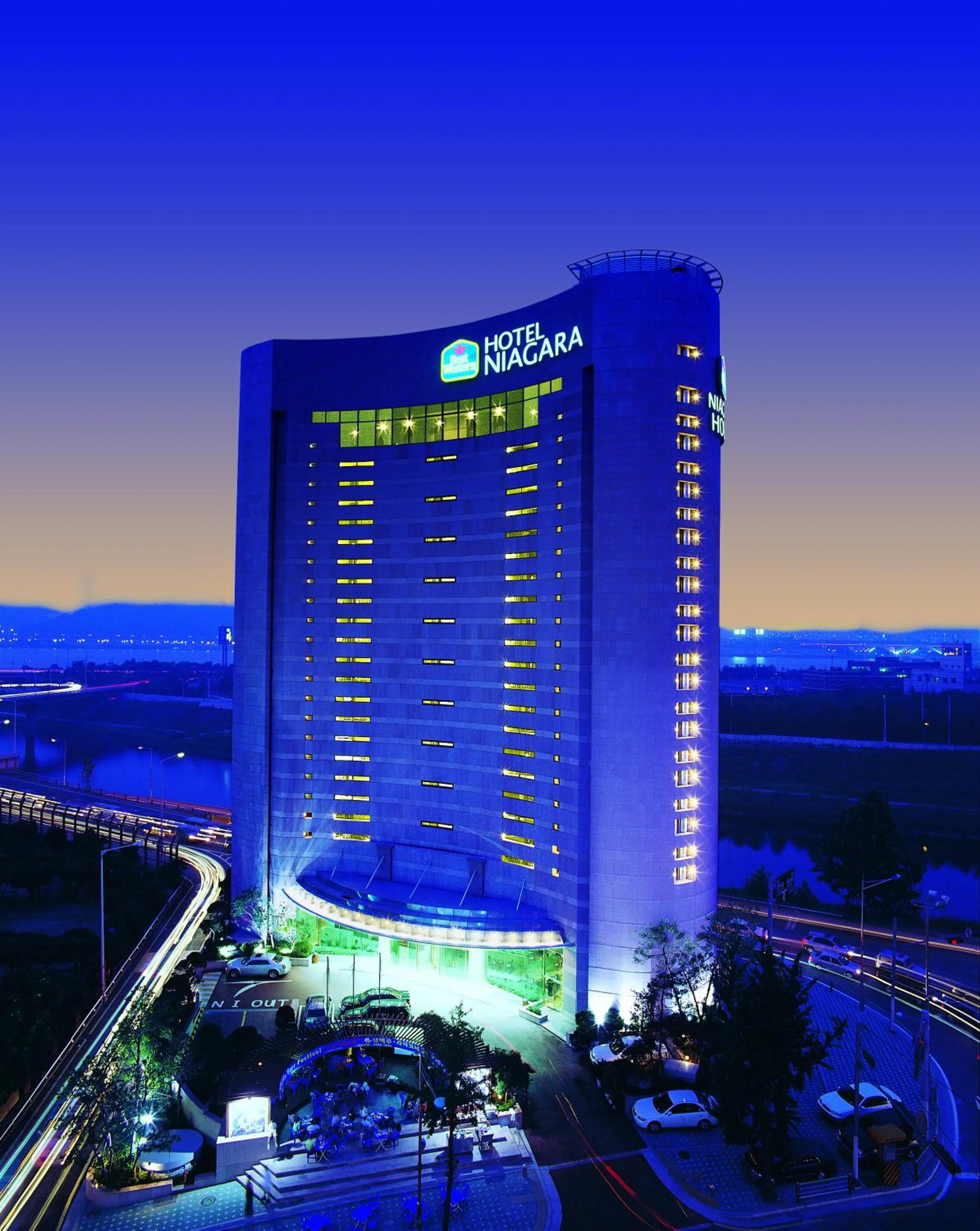 Property building in Niagara Hotel