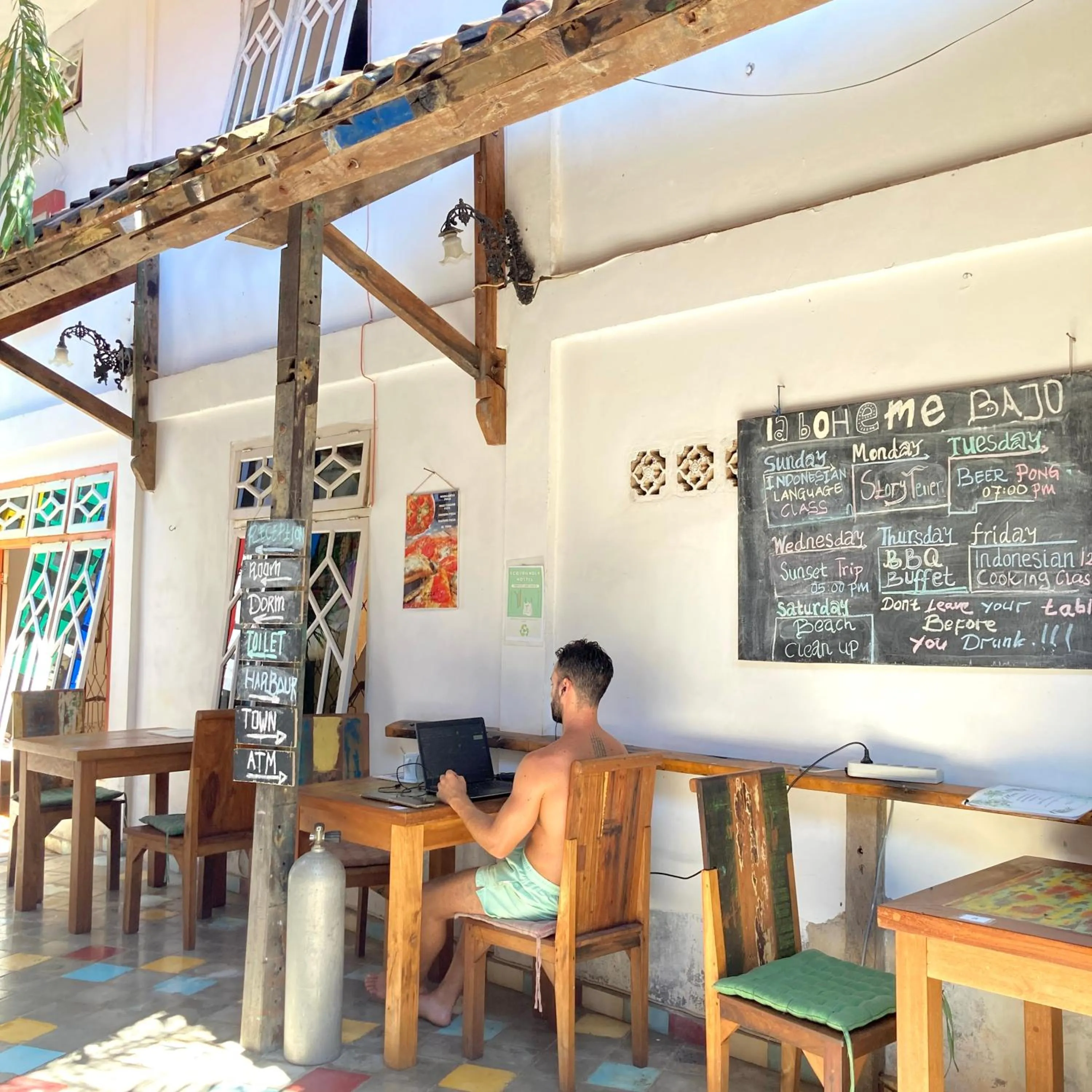 Restaurant/places to eat in La Boheme Bajo