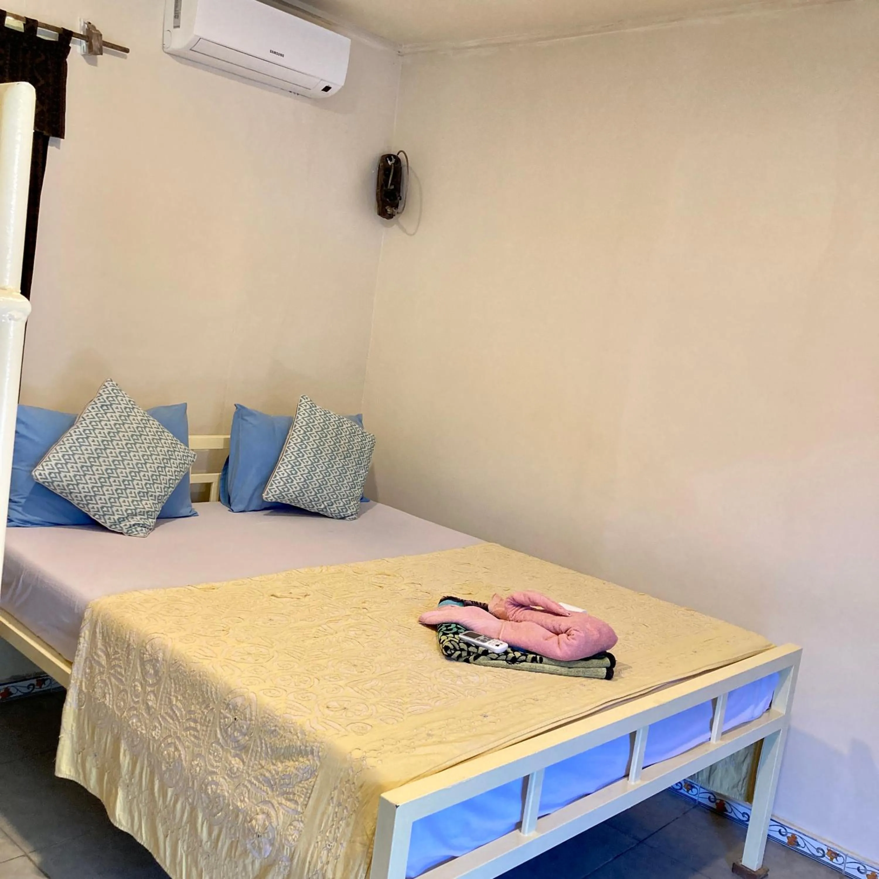 Bedroom, Bed in La Boheme Bajo