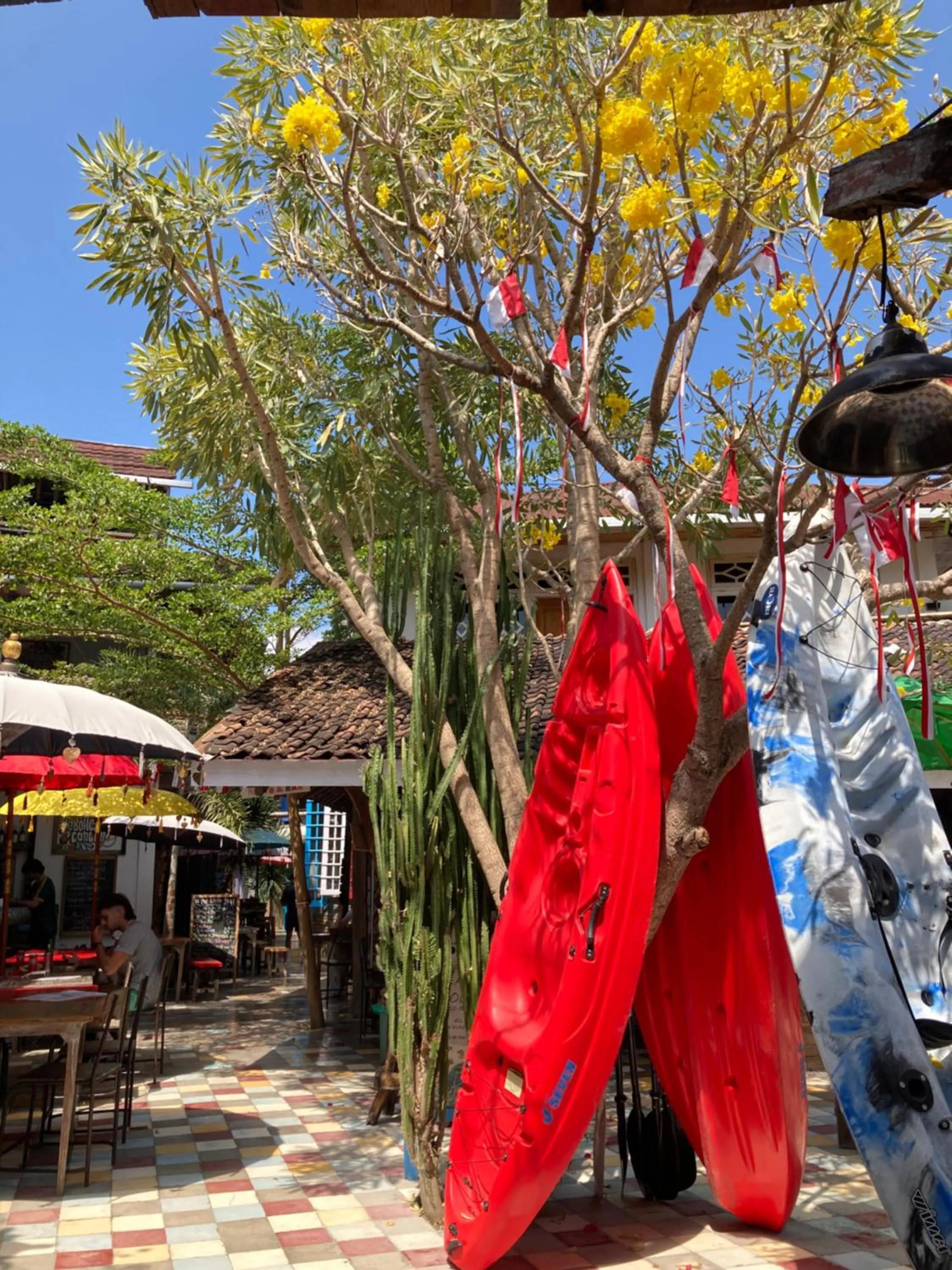 Restaurant/places to eat in La Boheme Bajo