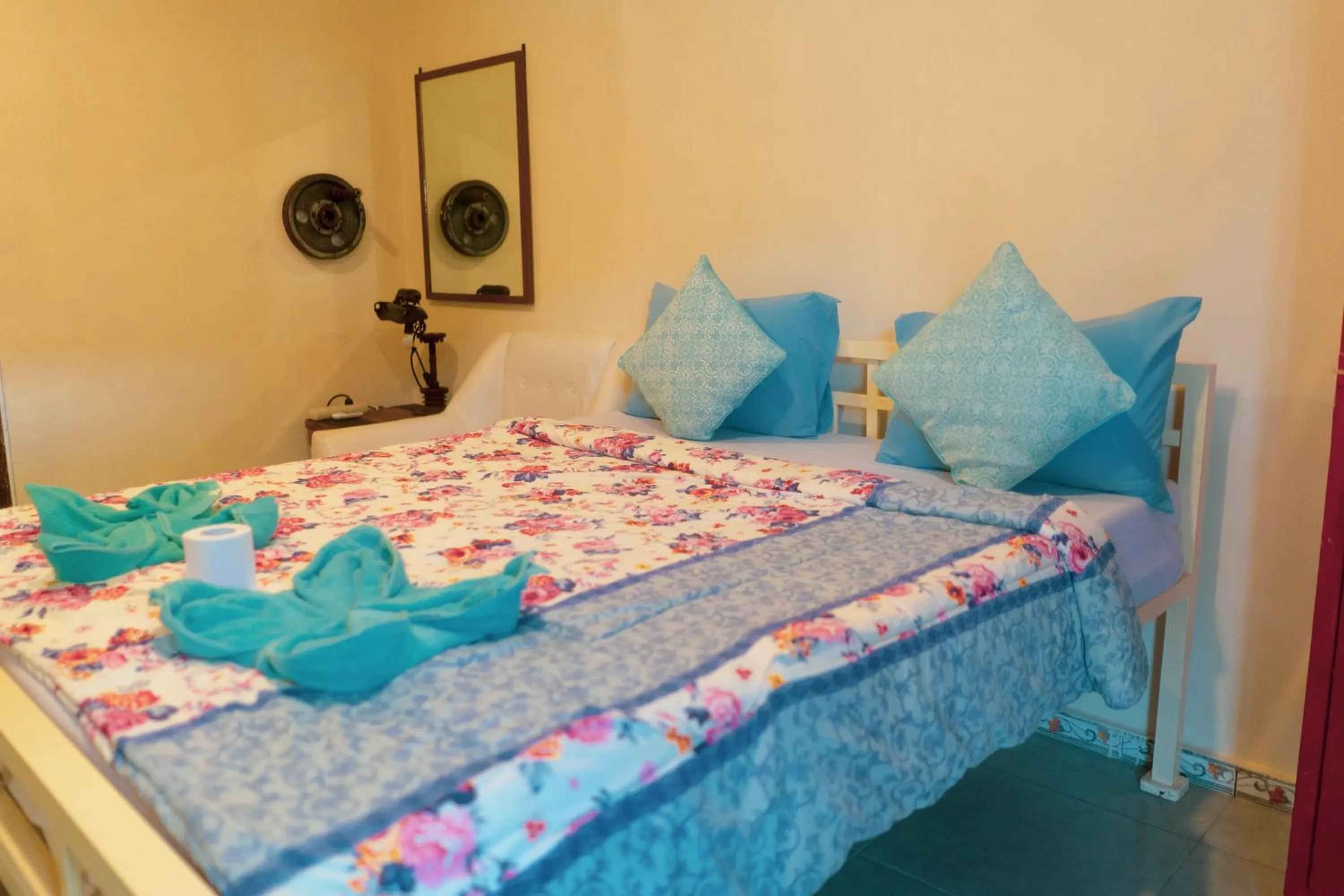 Bedroom, Bed in La Boheme Bajo