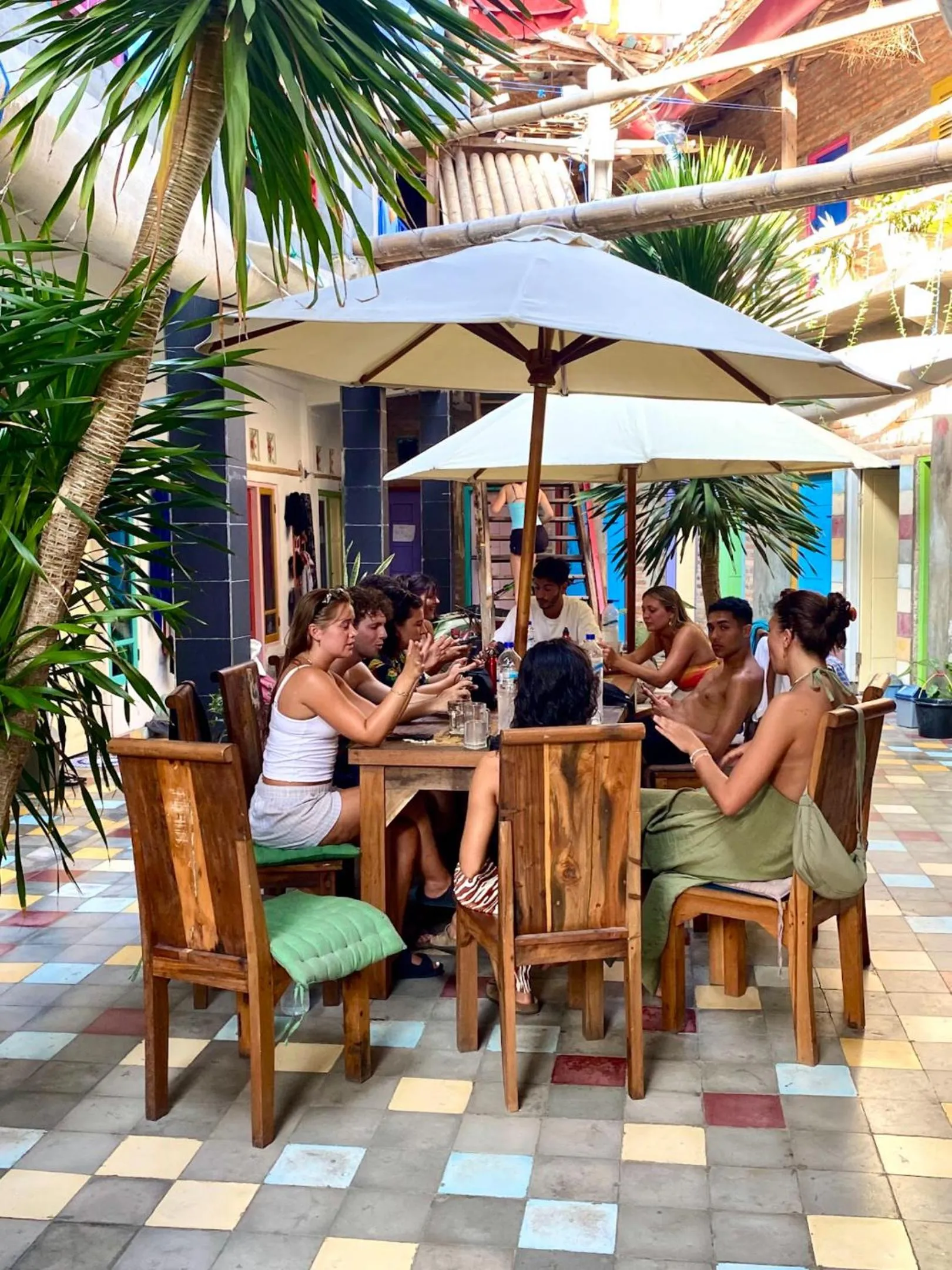 Restaurant/places to eat in La Boheme Bajo