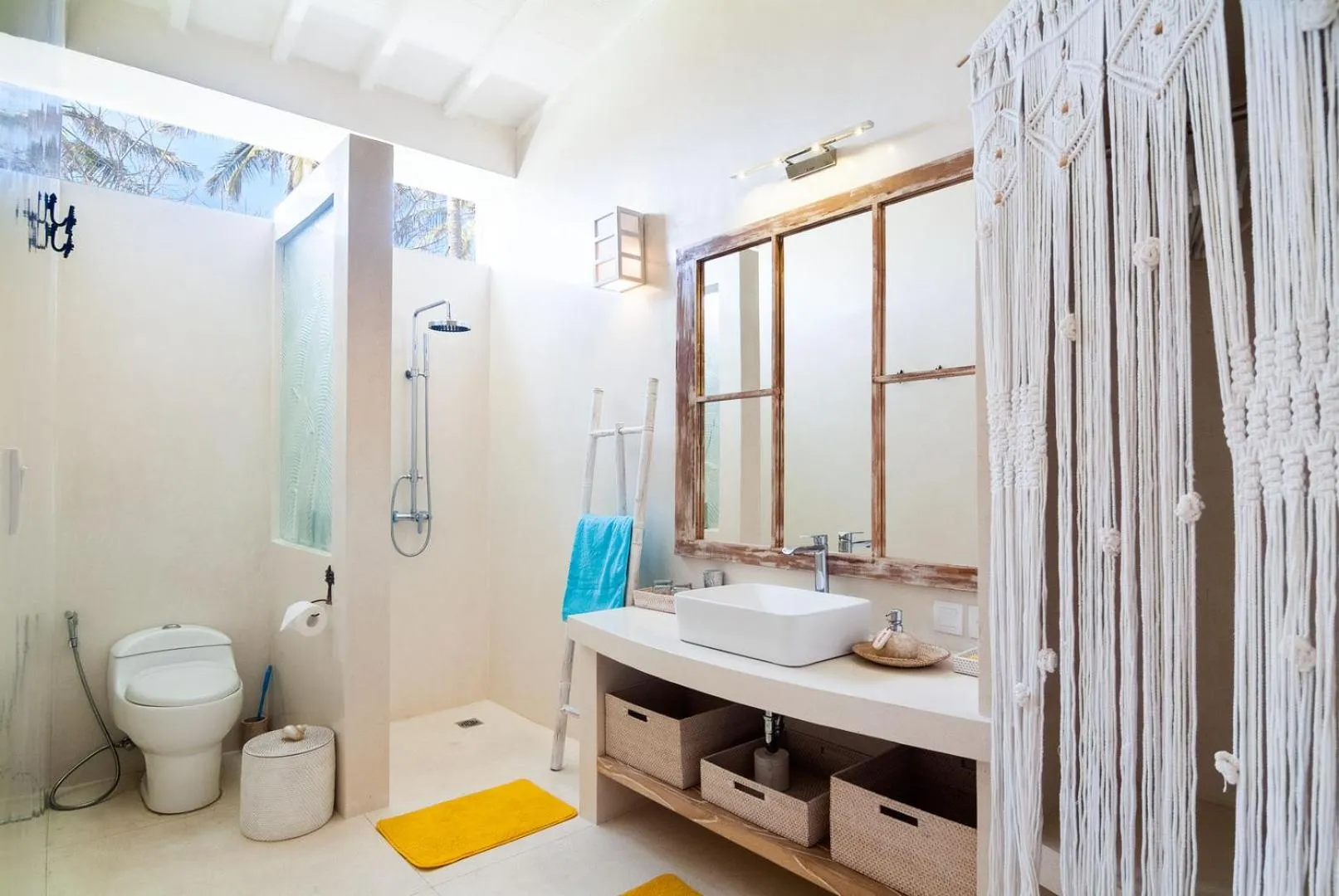 Bathroom in De'Coco Villa