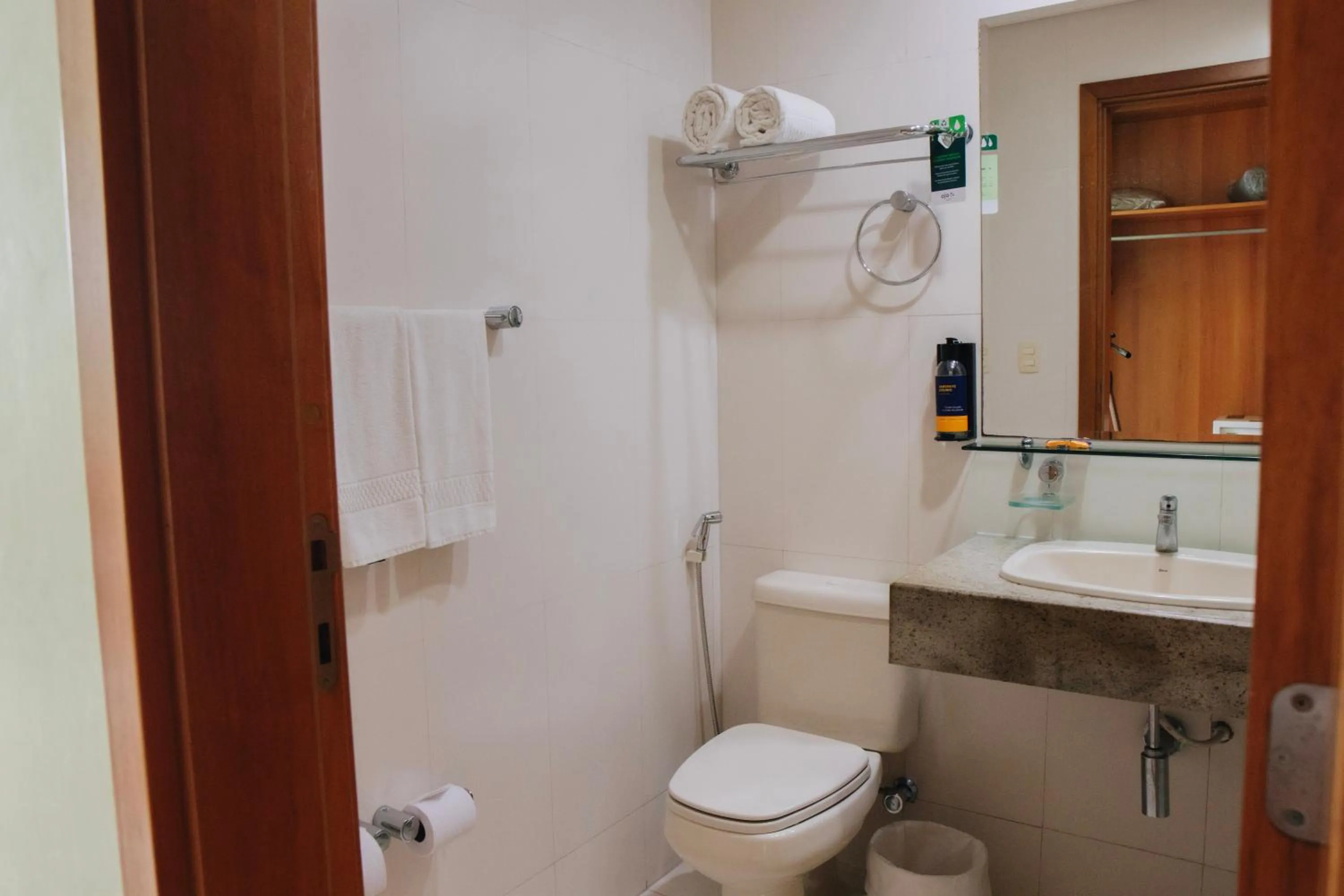 Bathroom in Comfort Hotel Manaus