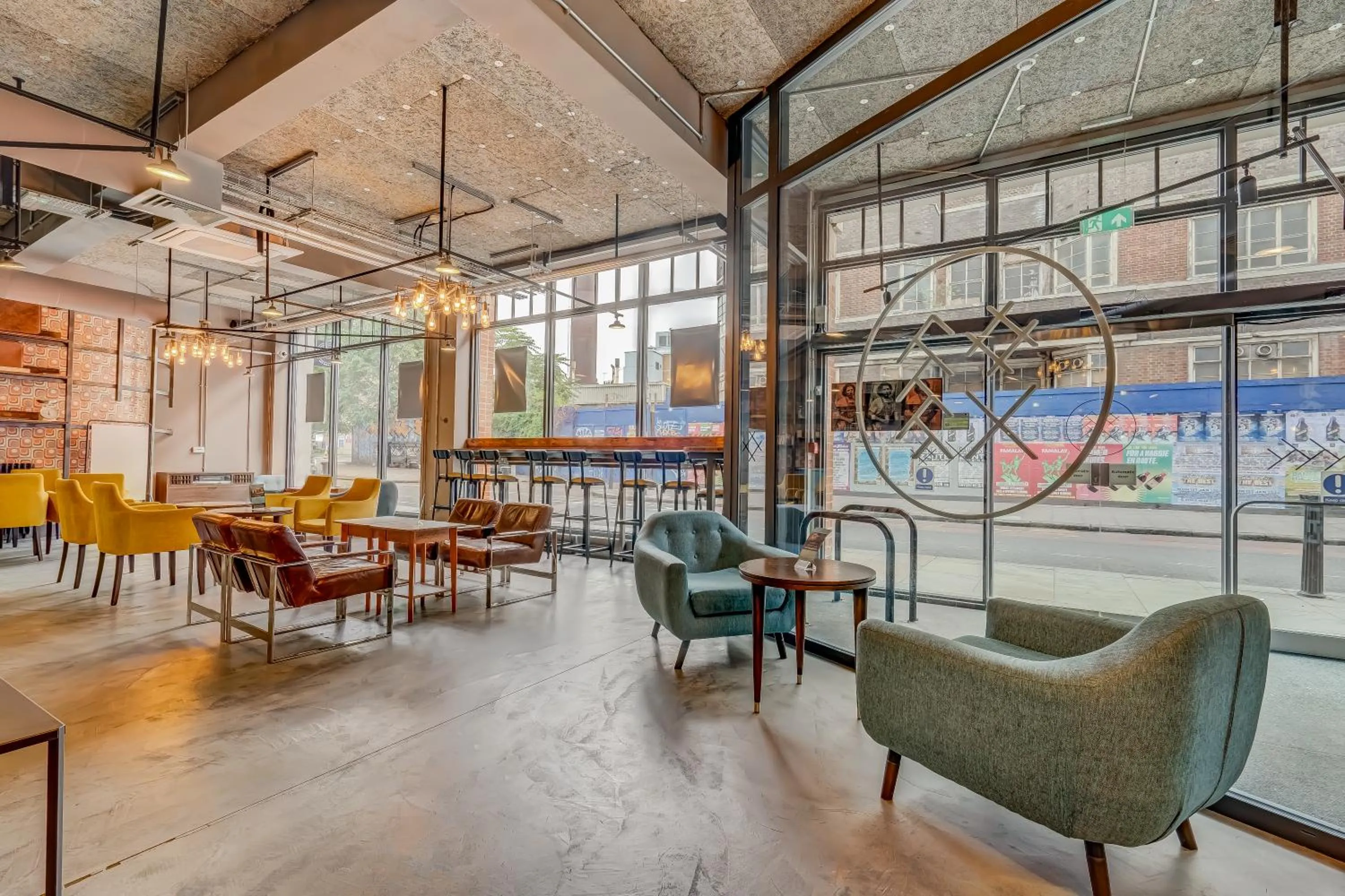 Restaurant/places to eat in New Road Hotel