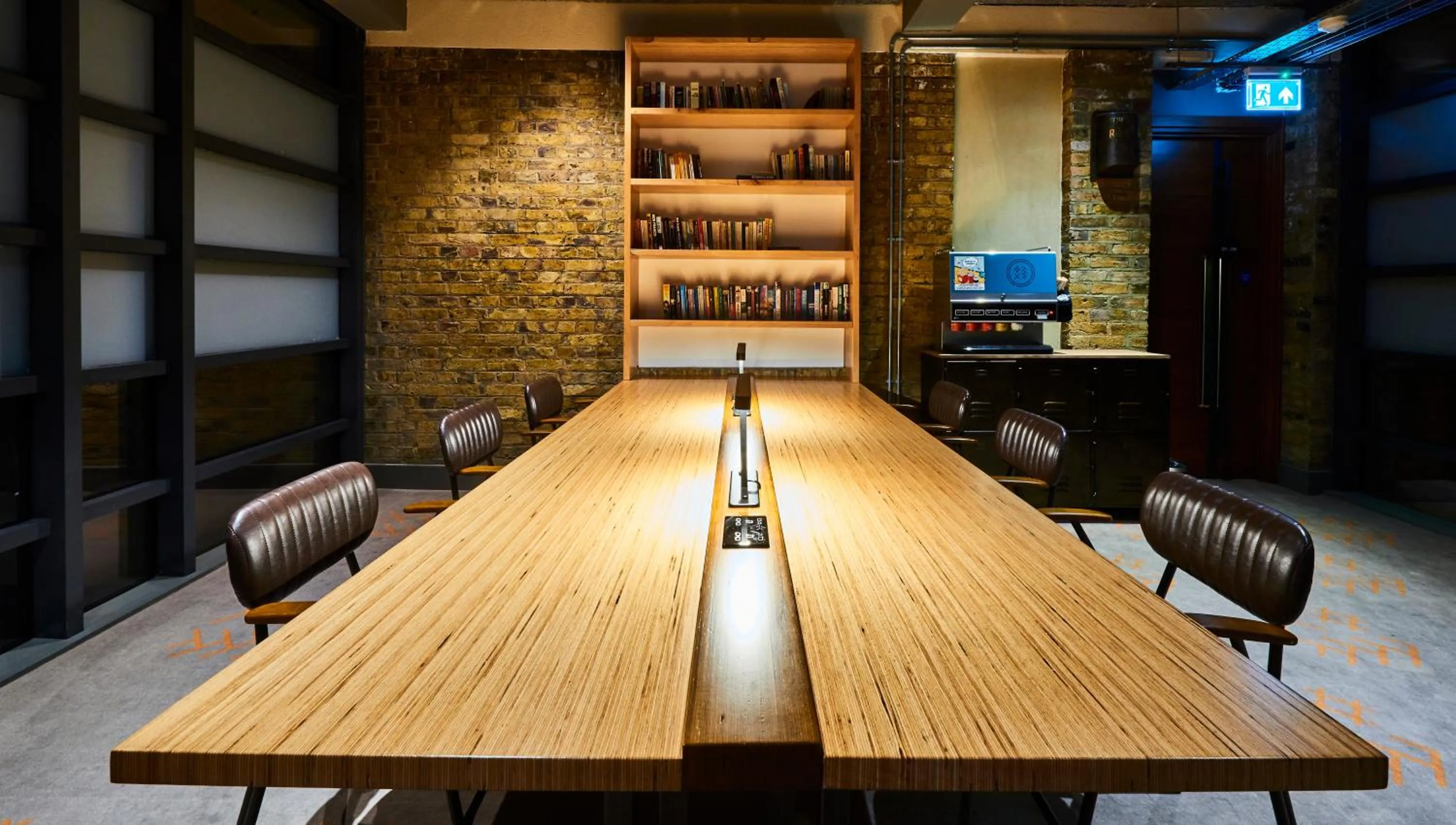 Communal lounge/ TV room in New Road Hotel