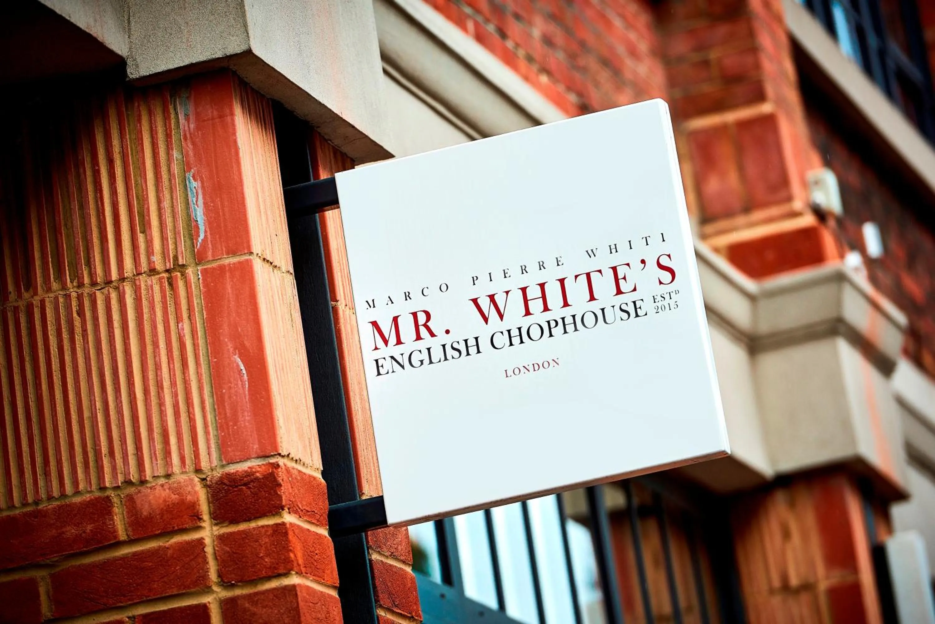 Restaurant/places to eat in New Road Hotel