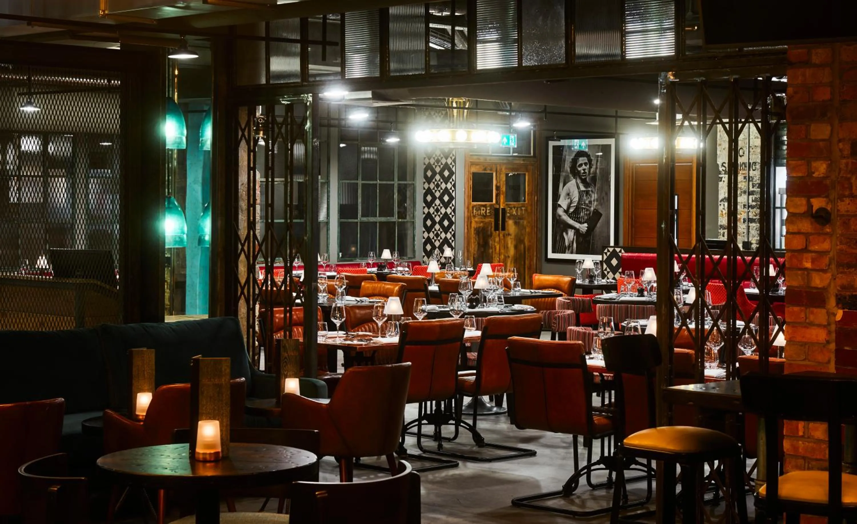 Restaurant/places to eat in New Road Hotel