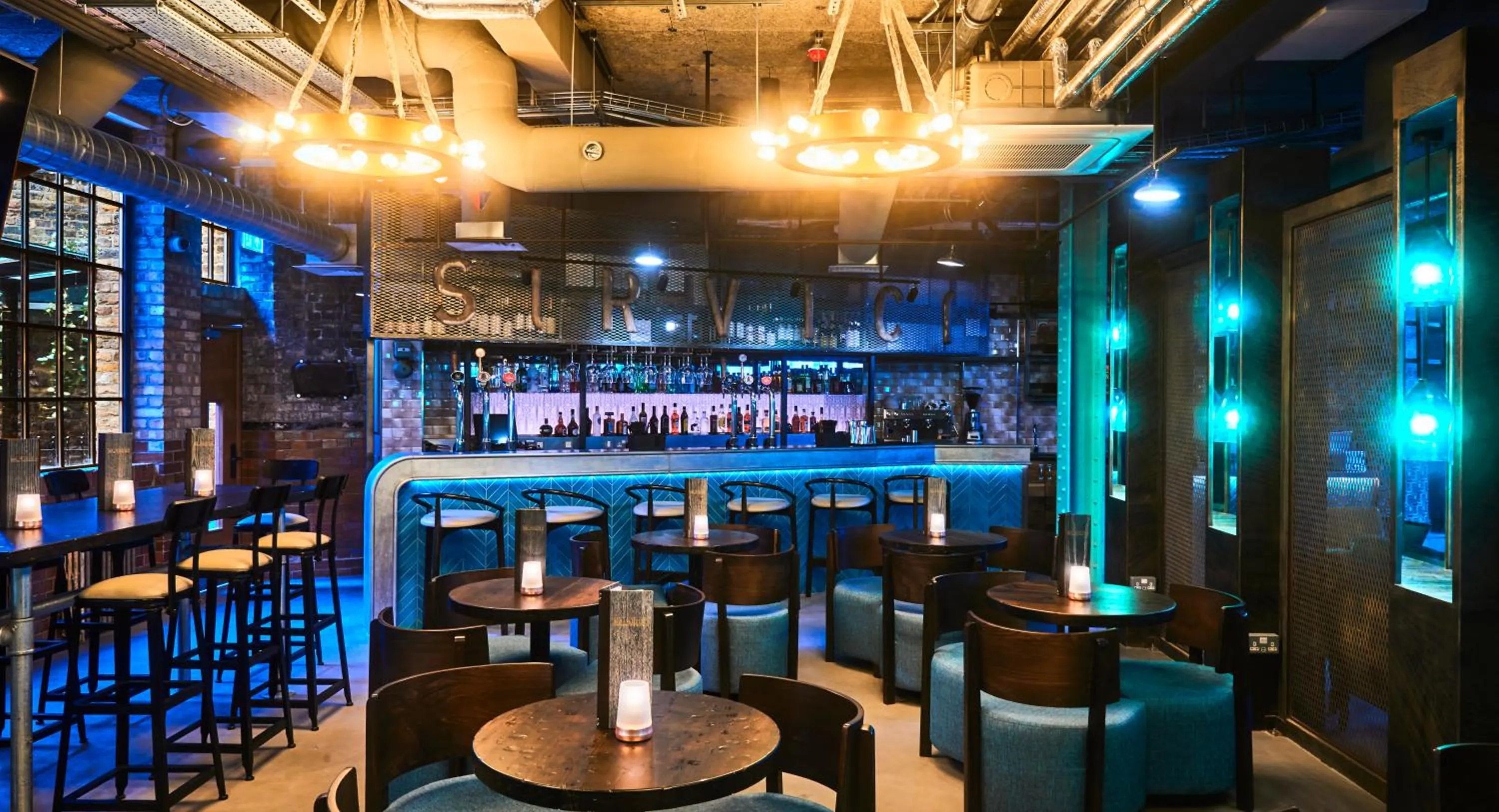 Lounge or bar in New Road Hotel