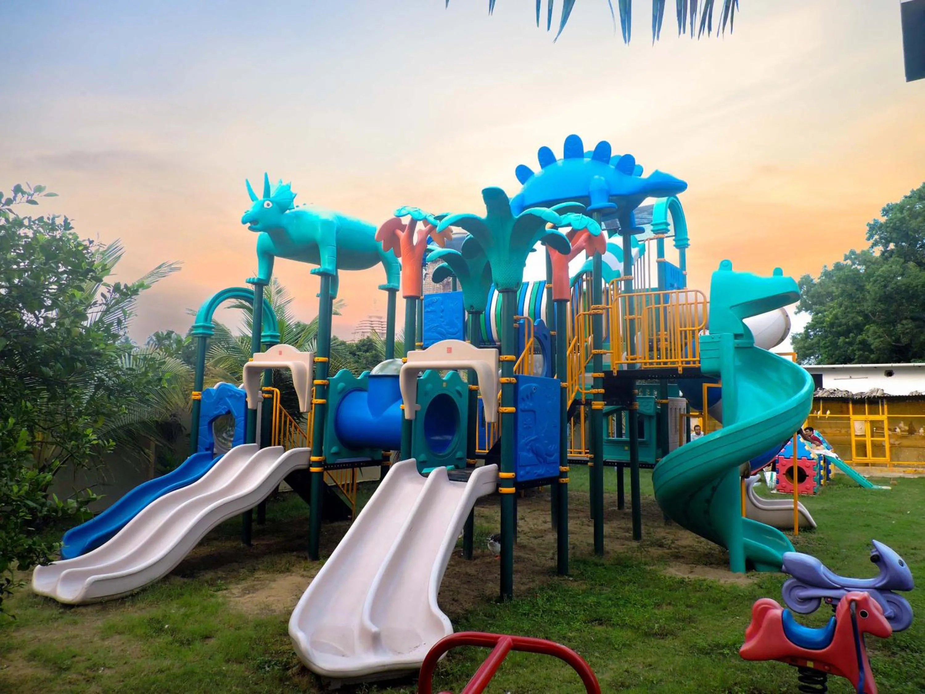 children in Le Roi Digha