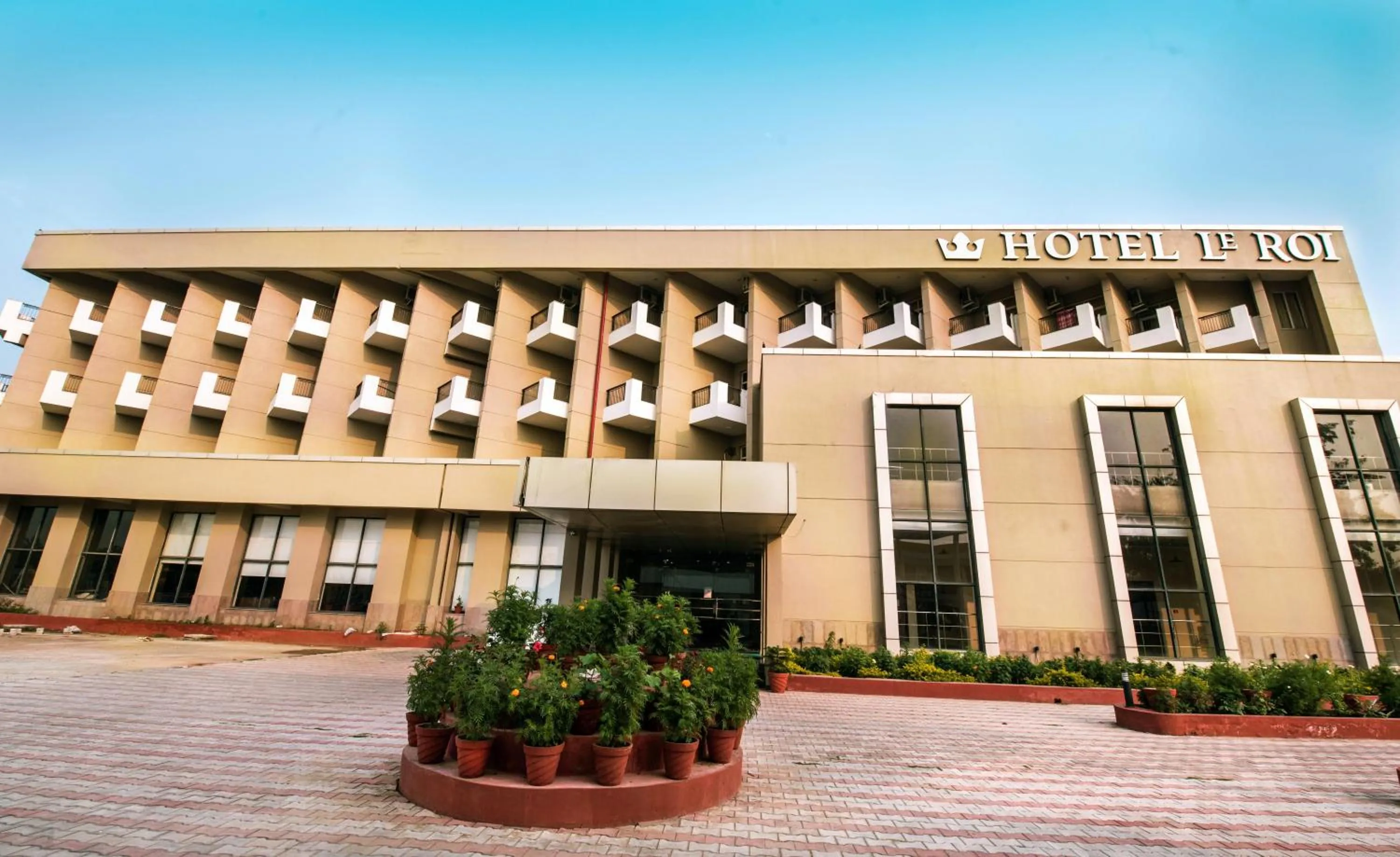 Facade/entrance in Le Roi Digha