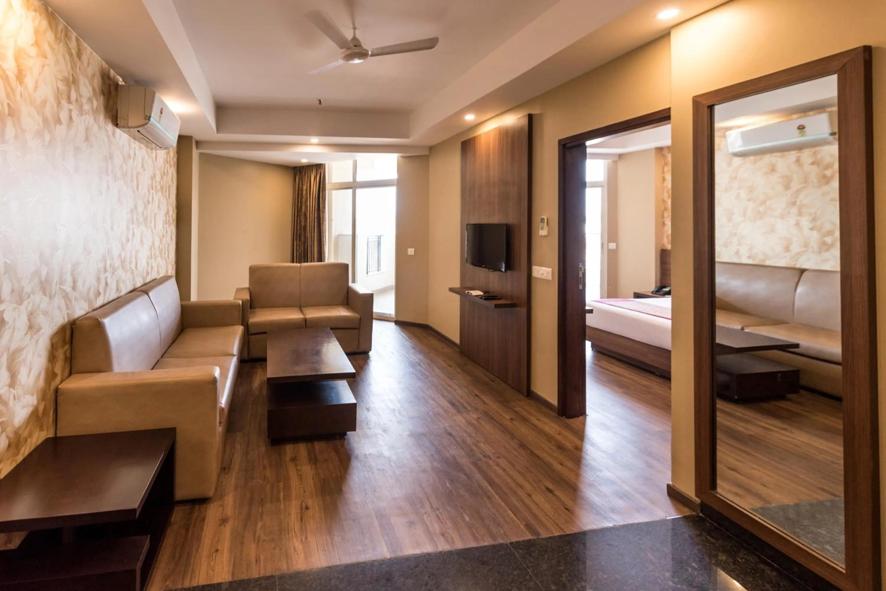 Living room, Bed in Le Roi Digha