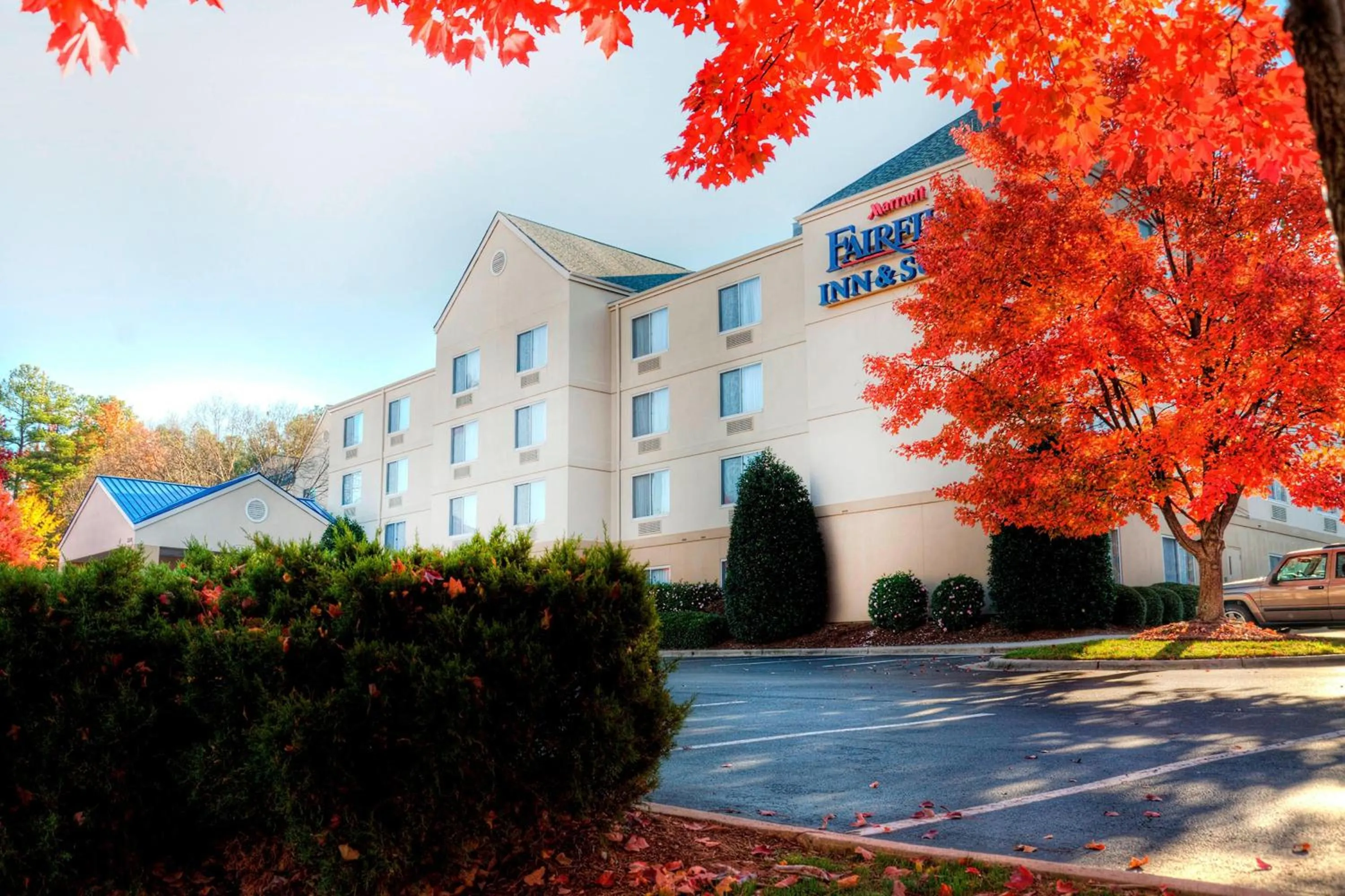 Property building in Fairfield Inn & Suites Raleigh Crabtree Valley