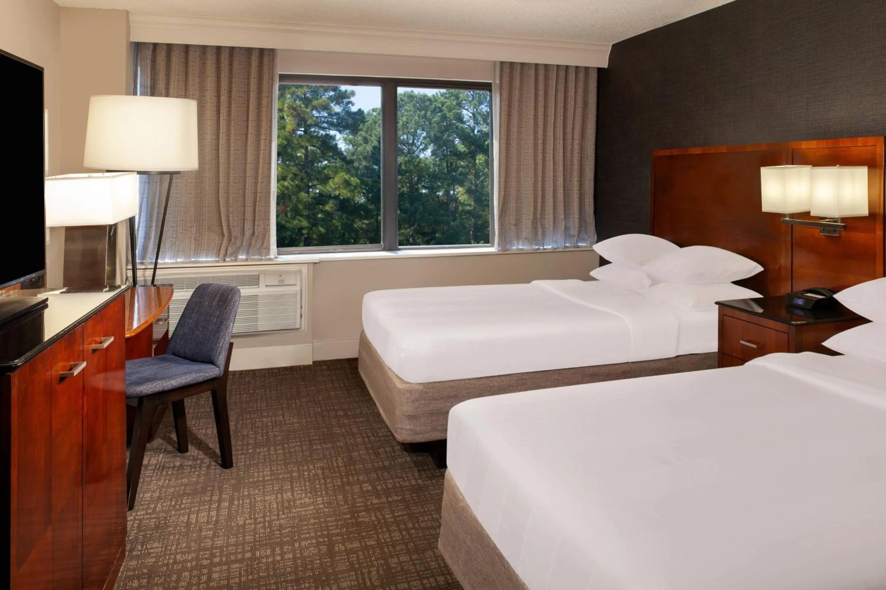 Photo of the whole room, Bed in Marriott Raleigh Durham Research Triangle Park