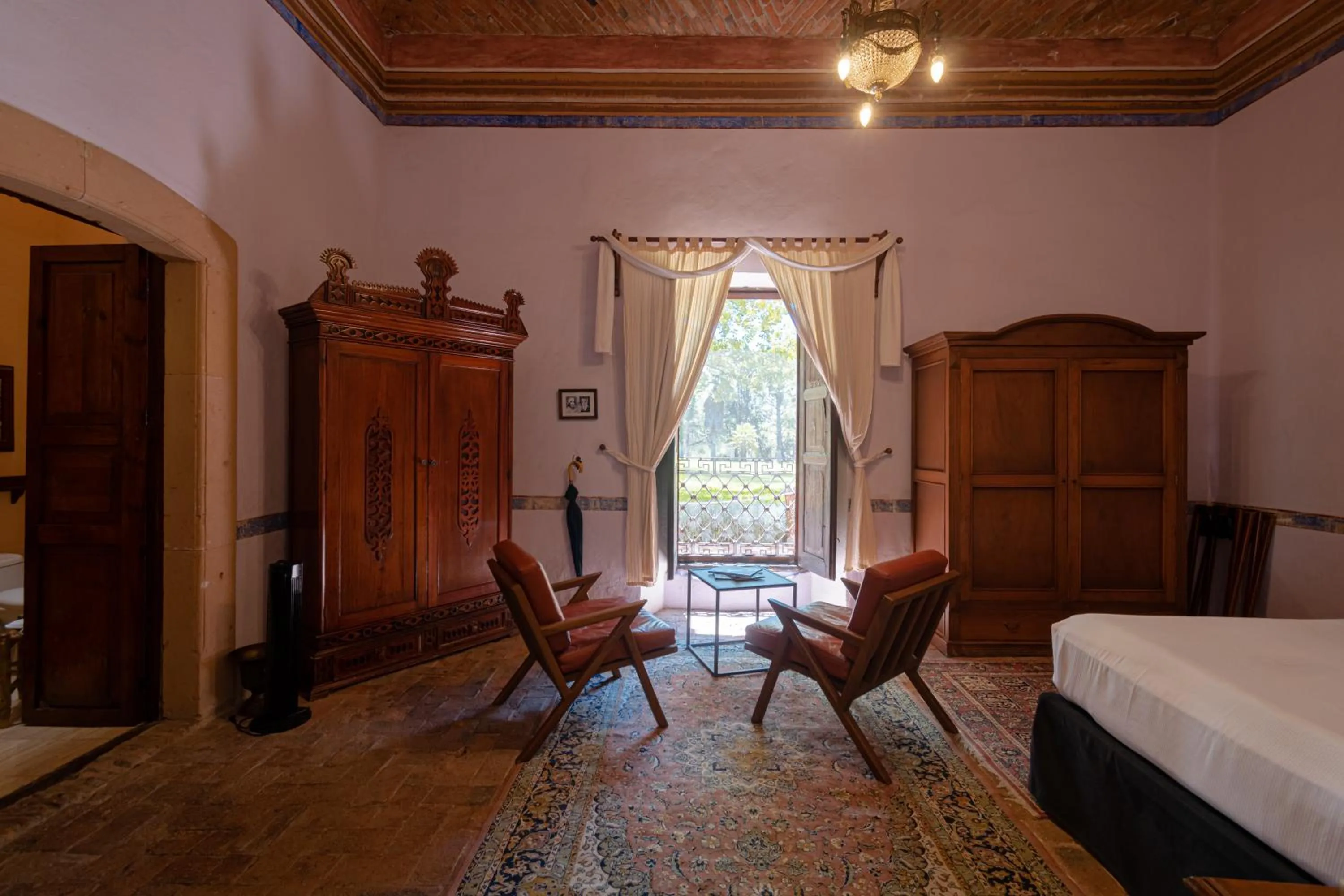 Living room, Bed in Hacienda Sepulveda Hotel & Spa