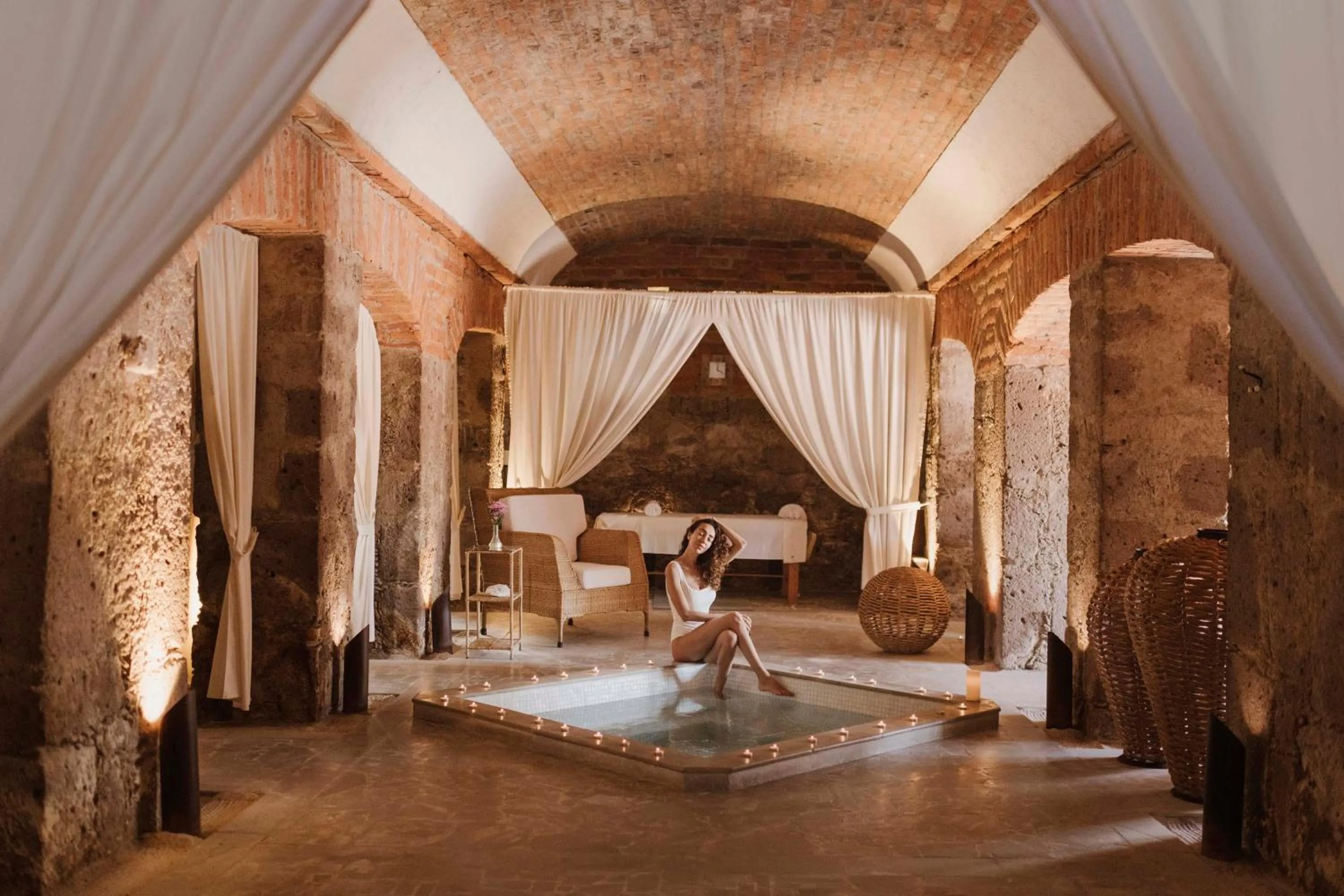 Hot Tub in Hacienda Sepulveda Hotel & Spa