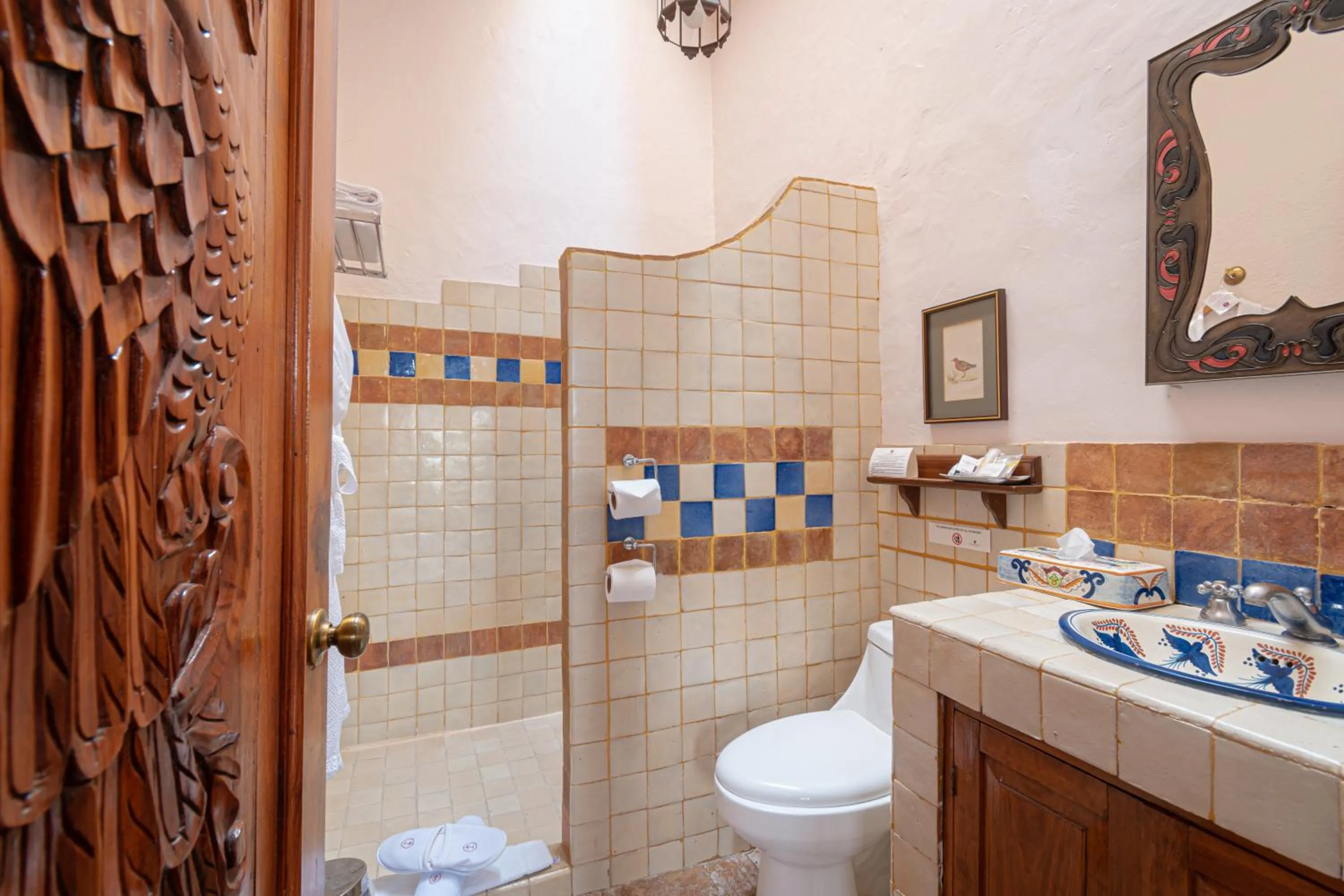 Shower in Hacienda Sepulveda Hotel & Spa