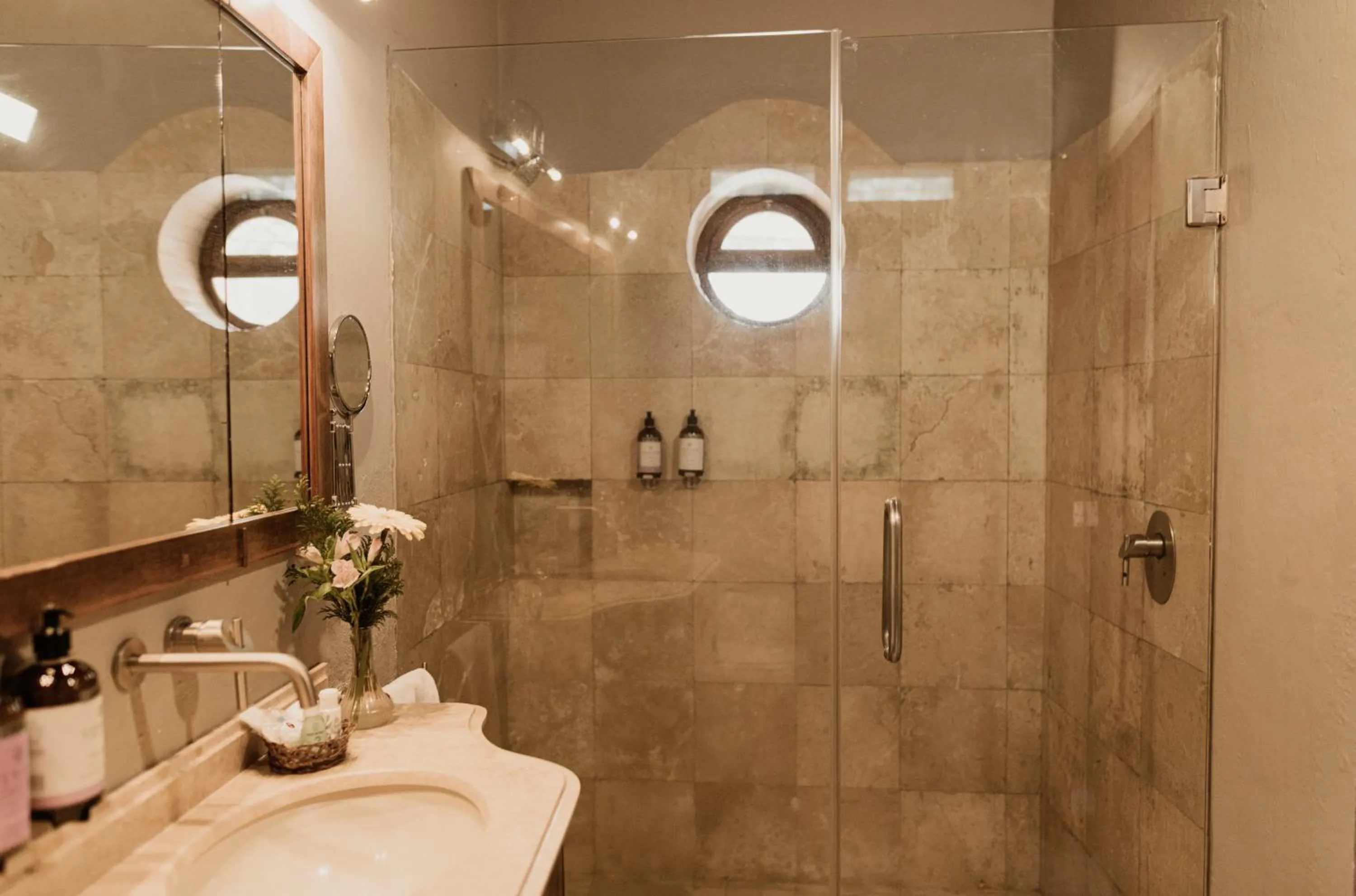 Shower in Hacienda Sepulveda Hotel & Spa