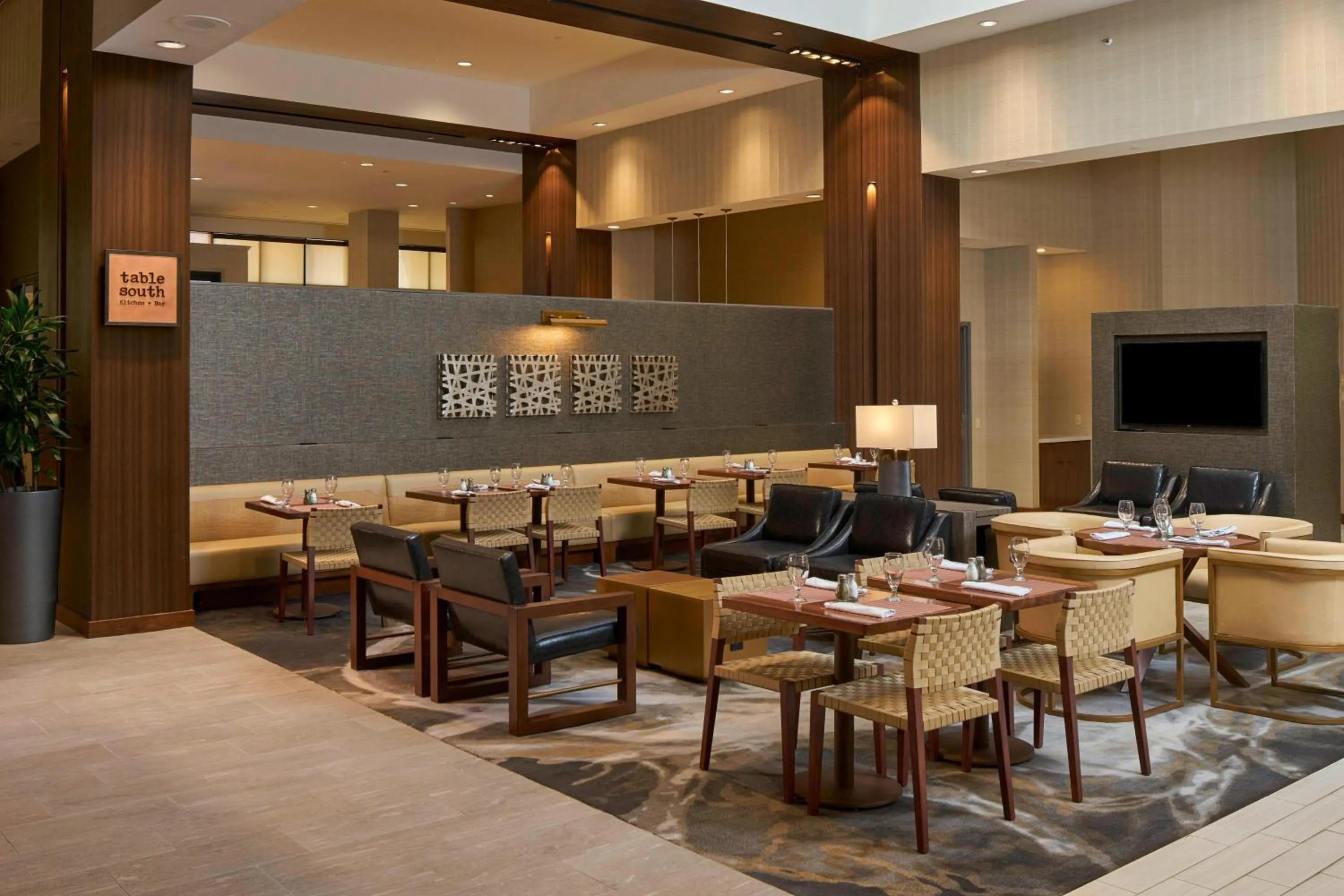 Lounge or bar in Durham Marriott City Center