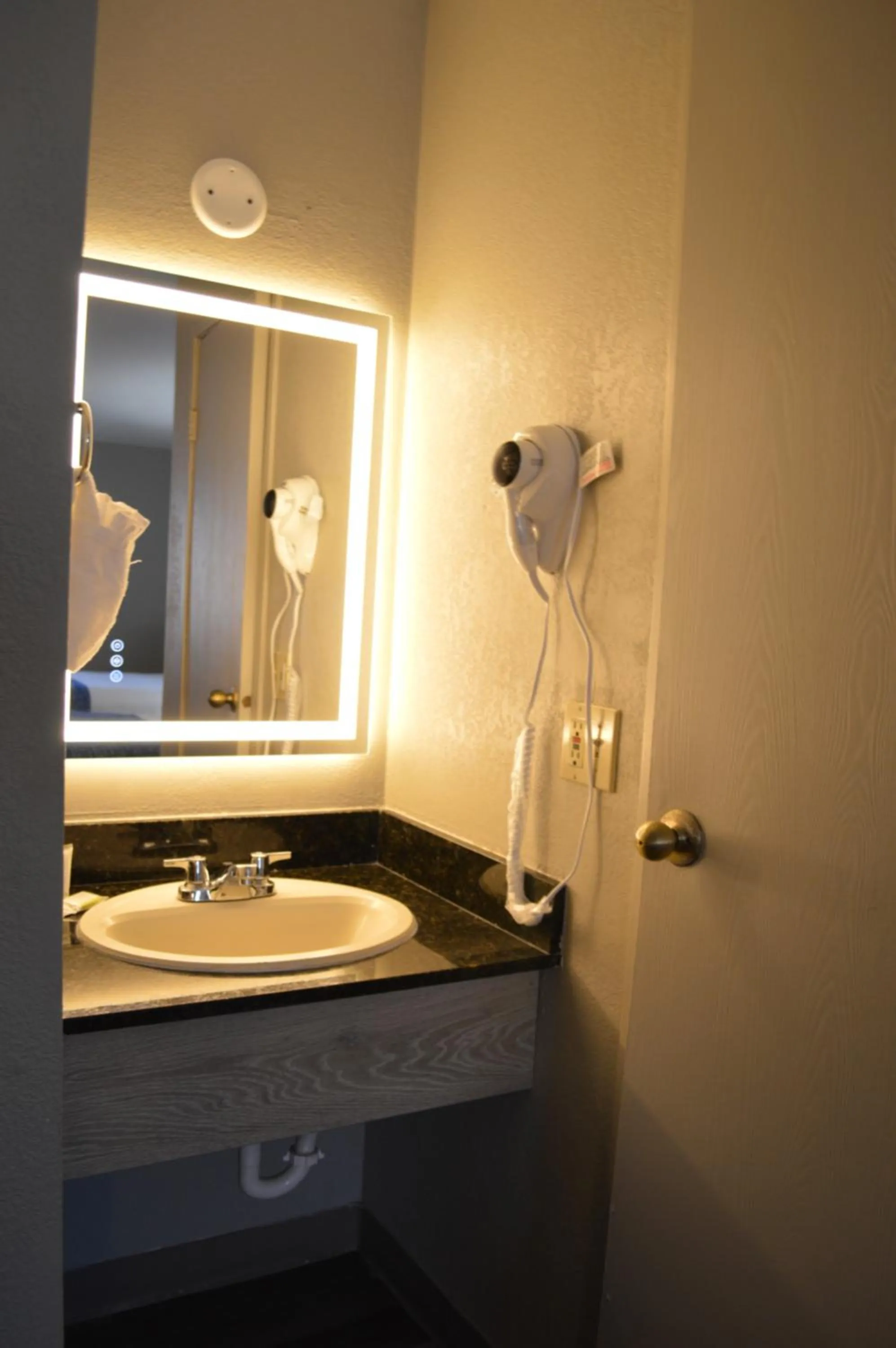 Travelodge by Wyndham Colorado Springs Airport - Peterson SFB