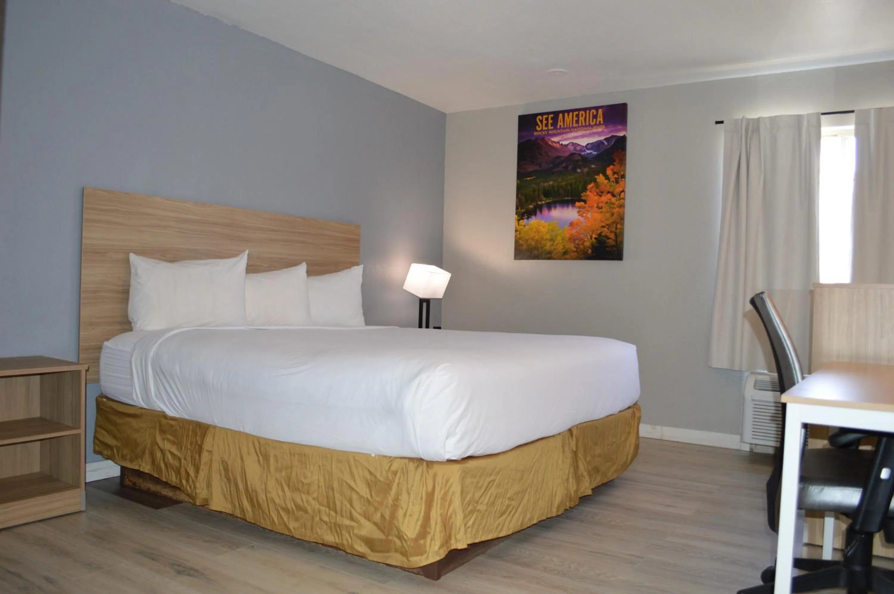 Bed in Travelodge by Wyndham Colorado Springs Airport - Peterson SFB