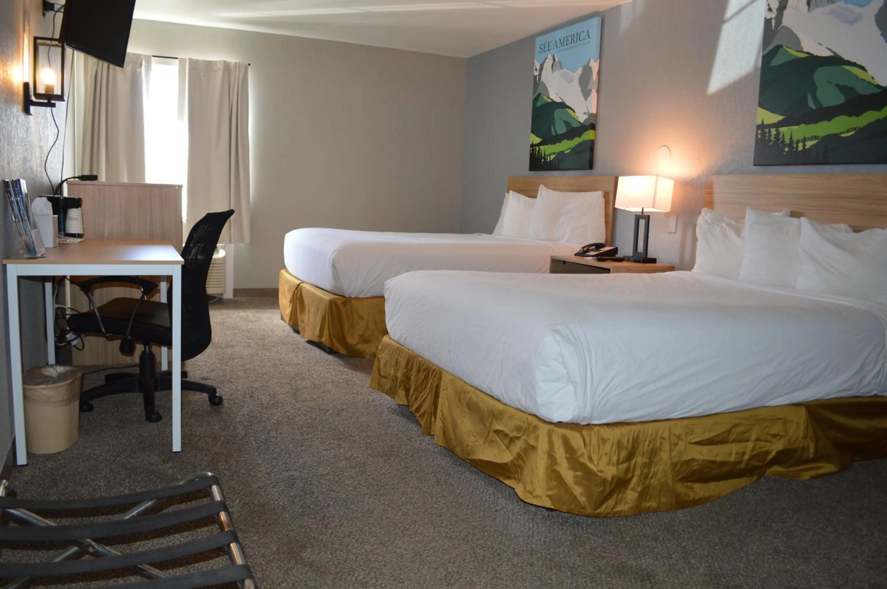 Bed in Travelodge by Wyndham Colorado Springs Airport - Peterson SFB